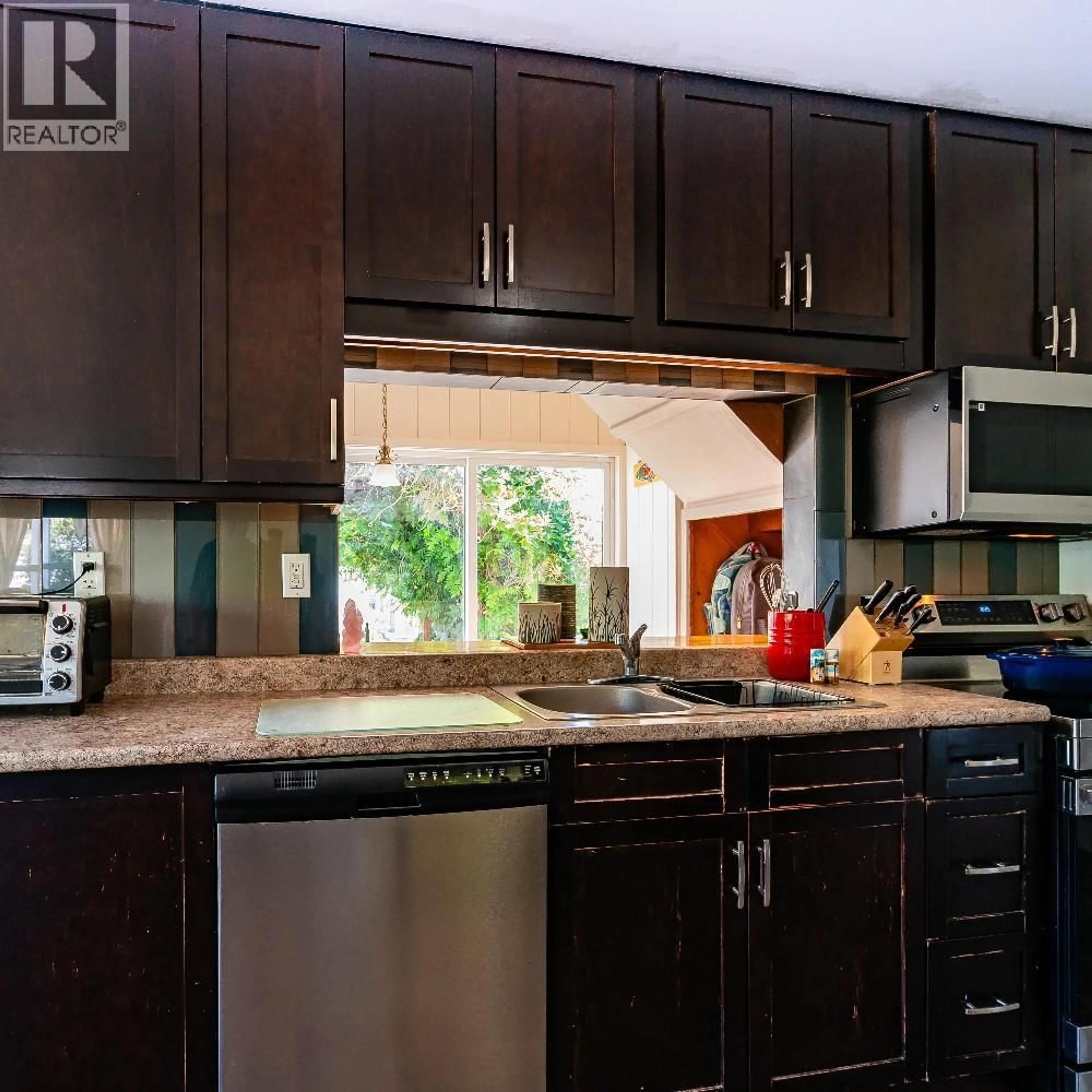 Open concept kitchen, wood/laminate floor for 5875 OKANAGAN STREET, Oliver British Columbia V0H1T0