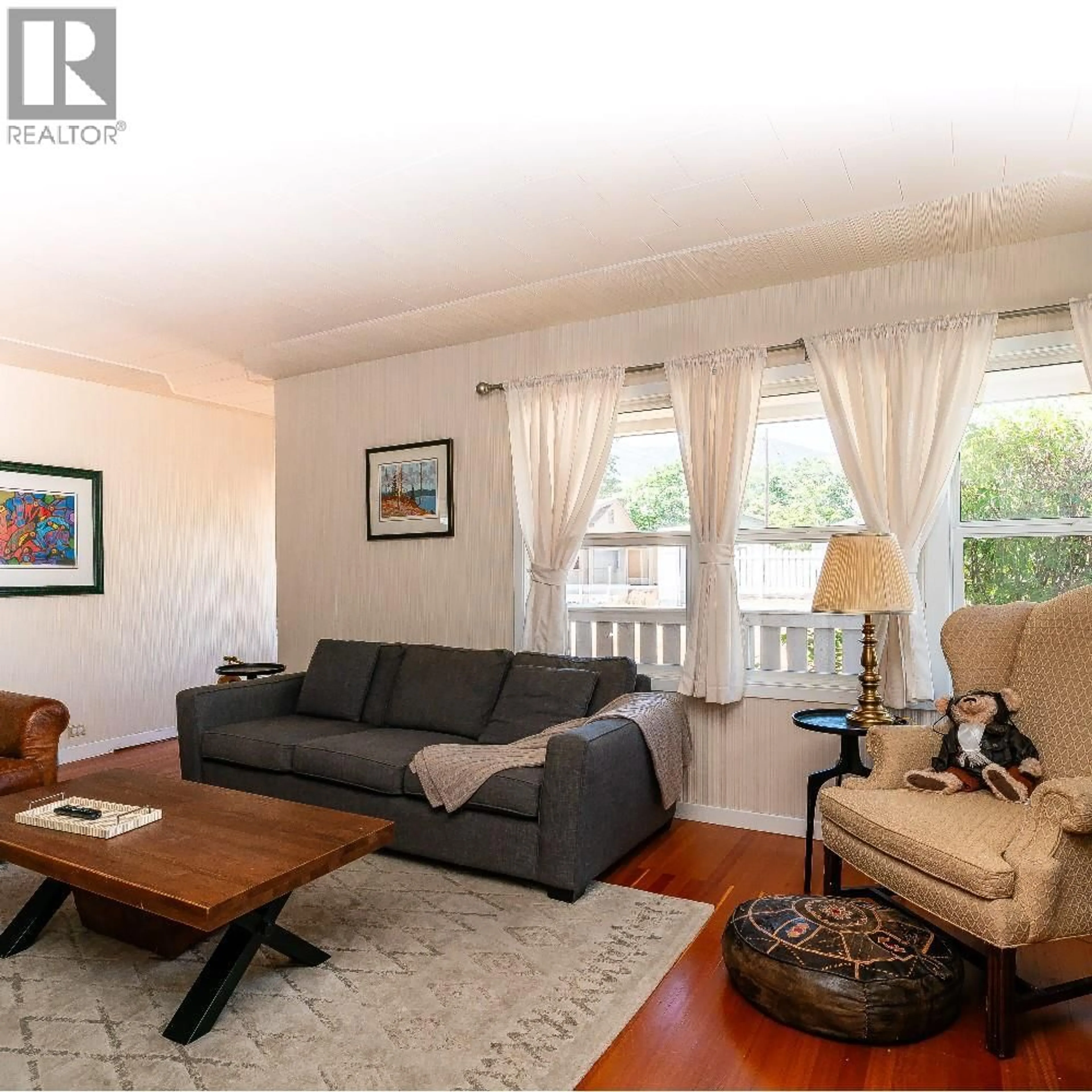 Living room with furniture, wood/laminate floor for 5875 OKANAGAN STREET, Oliver British Columbia V0H1T0