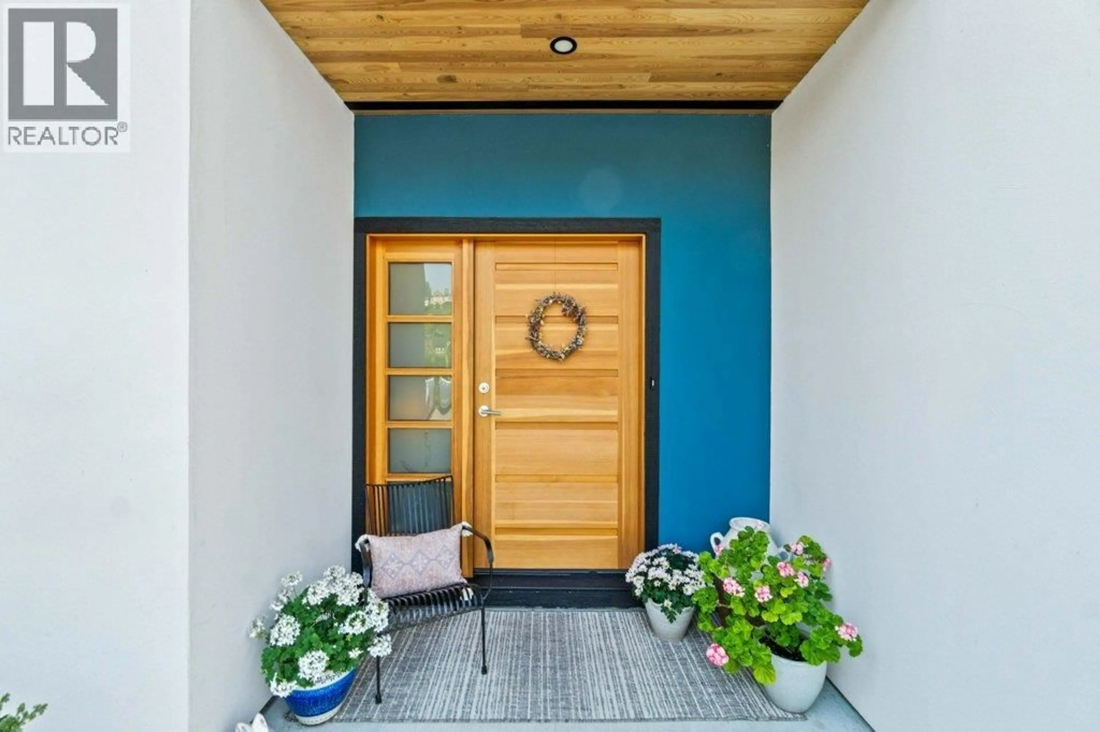 Indoor entryway for 1 - 1151 8 AVENUE NORTHEAST, Salmon Arm British Columbia V1E4A5