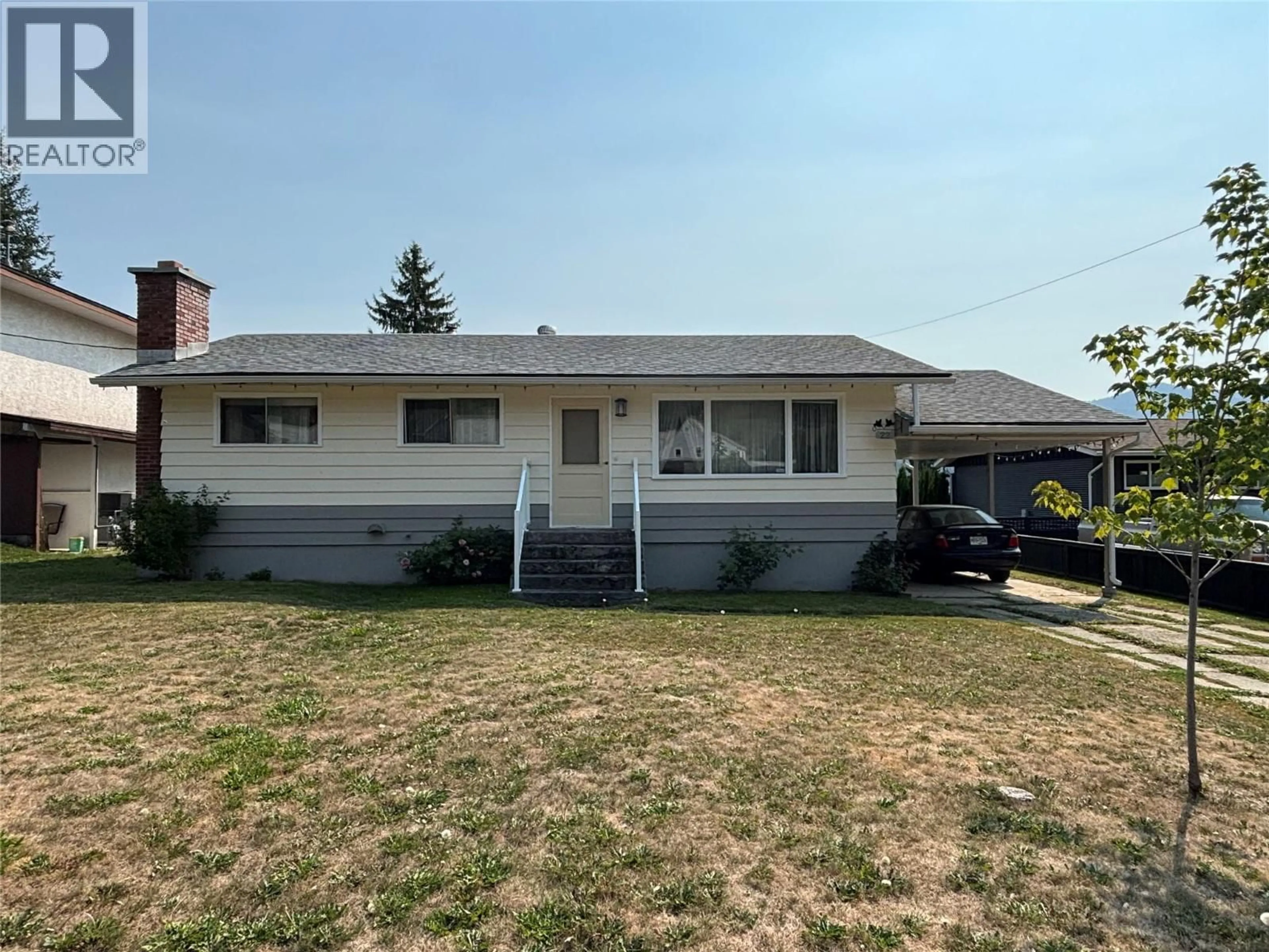 Home with vinyl exterior material, street for 22 SHORT STREET, Fruitvale British Columbia V0G1L0