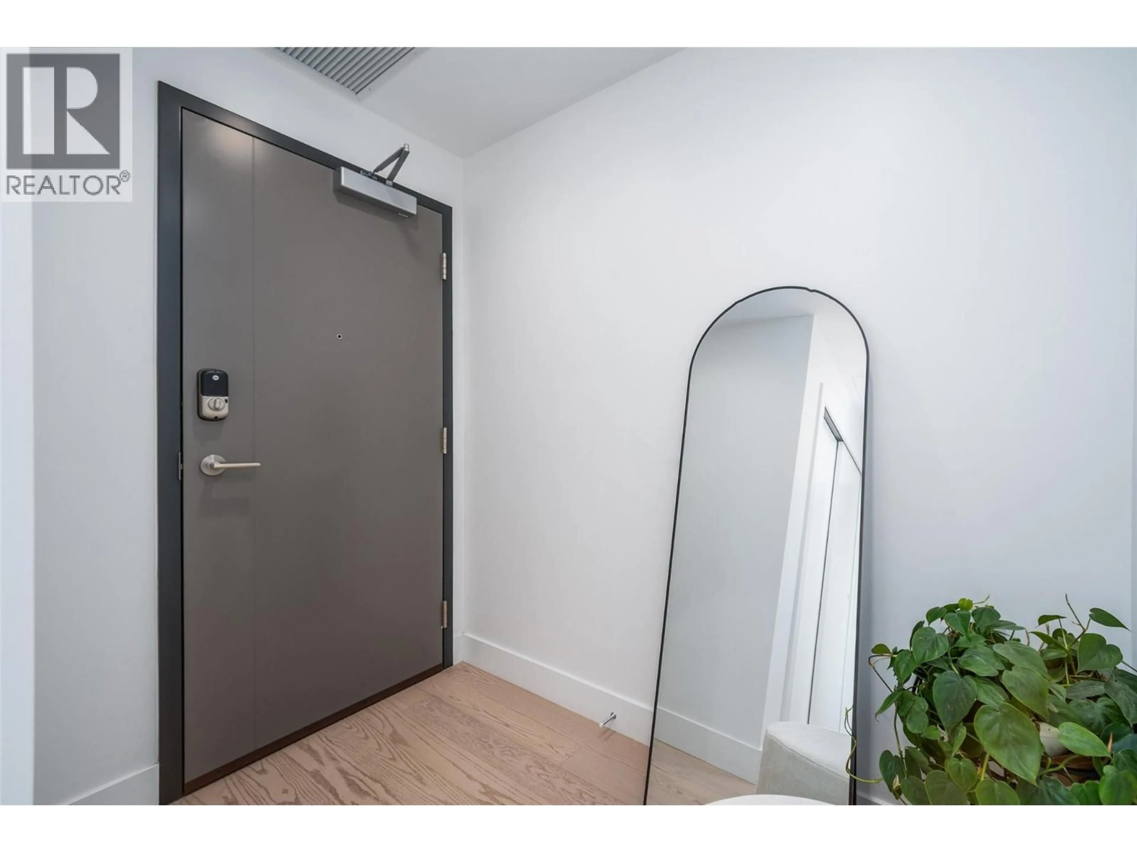 Indoor entryway for 605 - 1191 SUNSET DRIVE, Kelowna British Columbia V1Y0J6