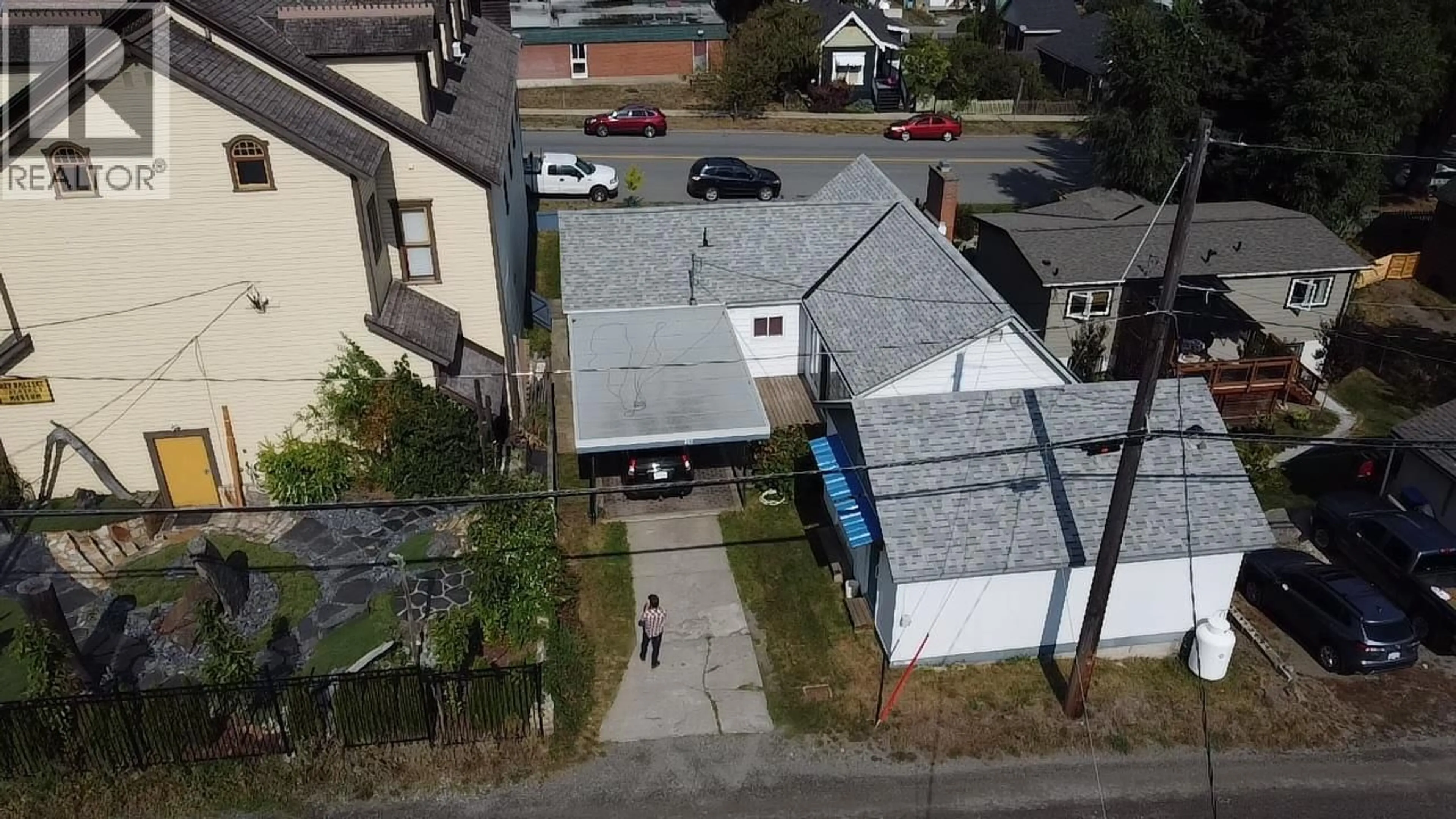 A pic from outside/outdoor area/front of a property/back of a property/a pic from drone, street for 443 A AVENUE, Kaslo British Columbia V0G1M0