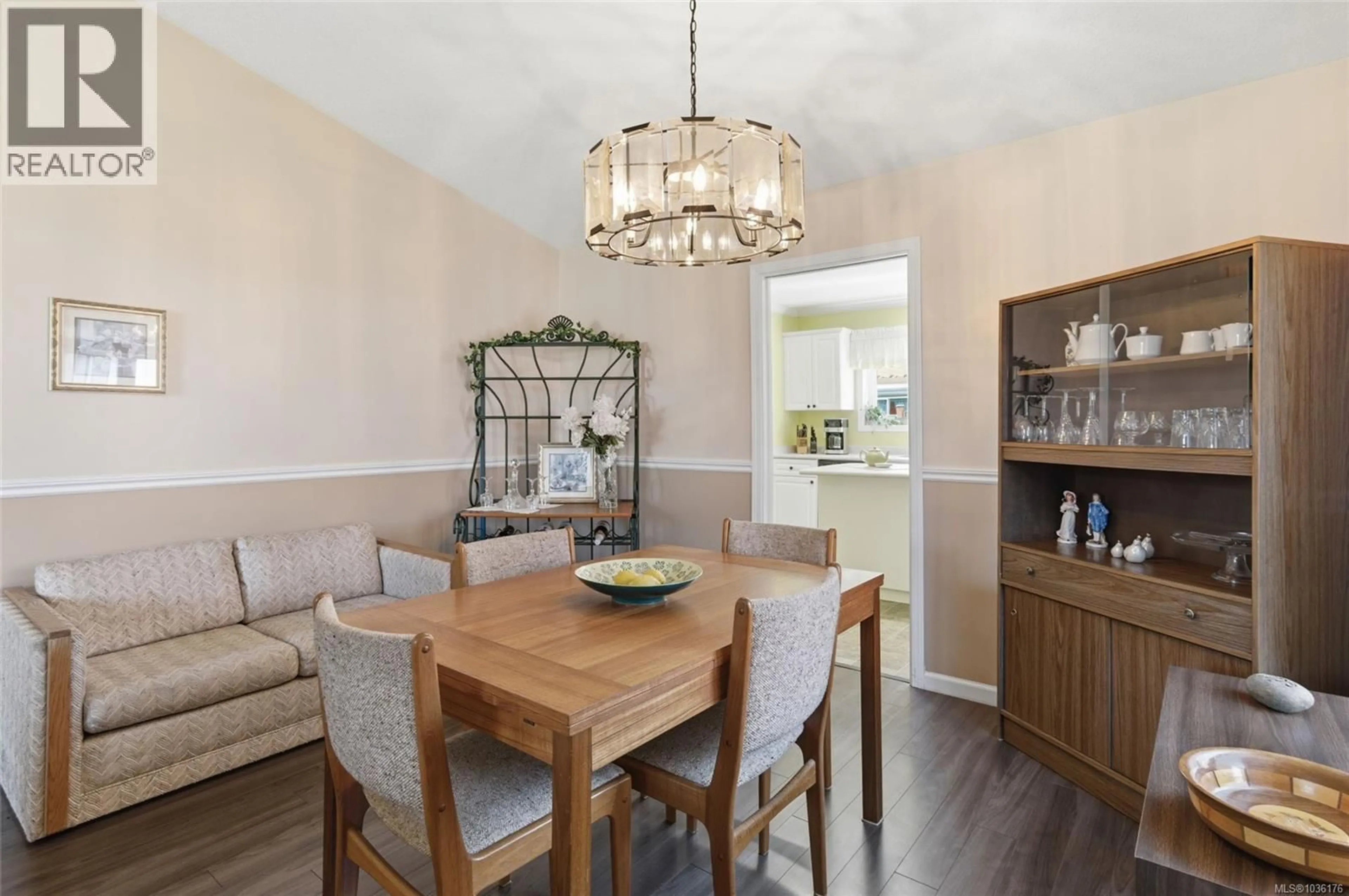 Dining room, wood/laminate floor for 704 ERMINESKIN AVENUE, Parksville British Columbia V9P2L4