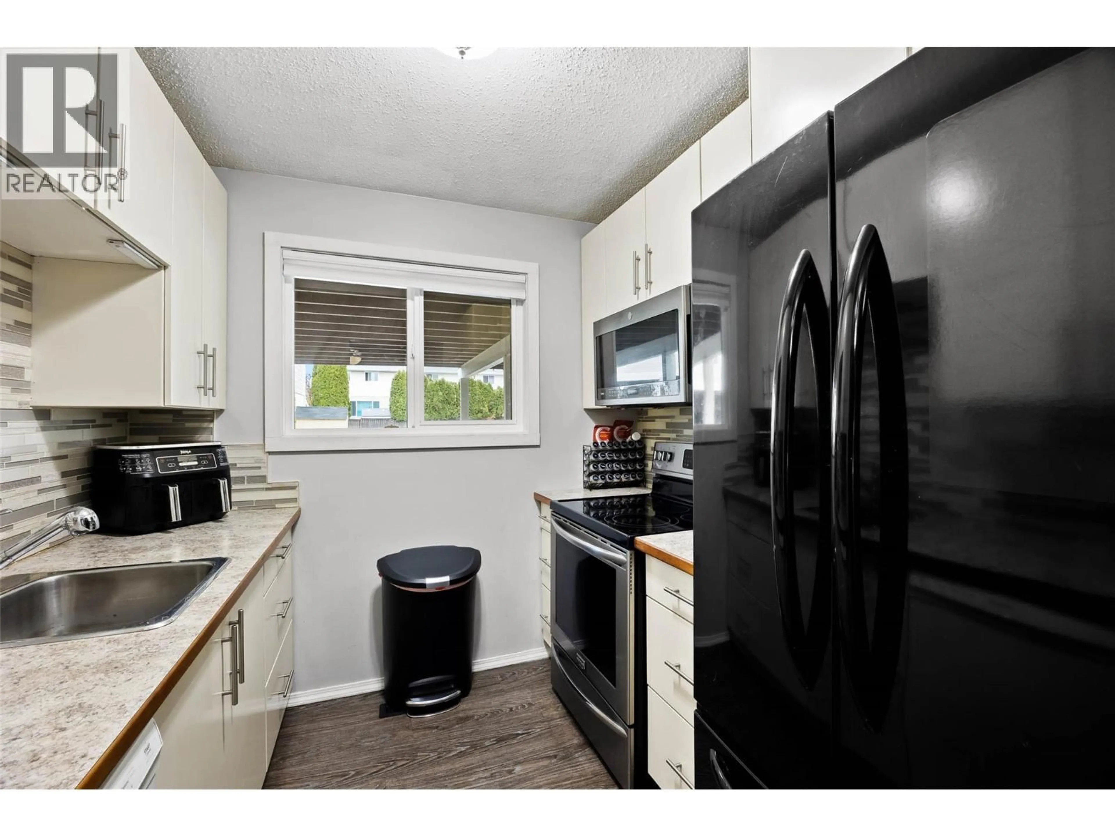 Standard kitchen, wood/laminate floor for 46 - 800 SOUTHILL STREET, Kamloops British Columbia V2B5L8