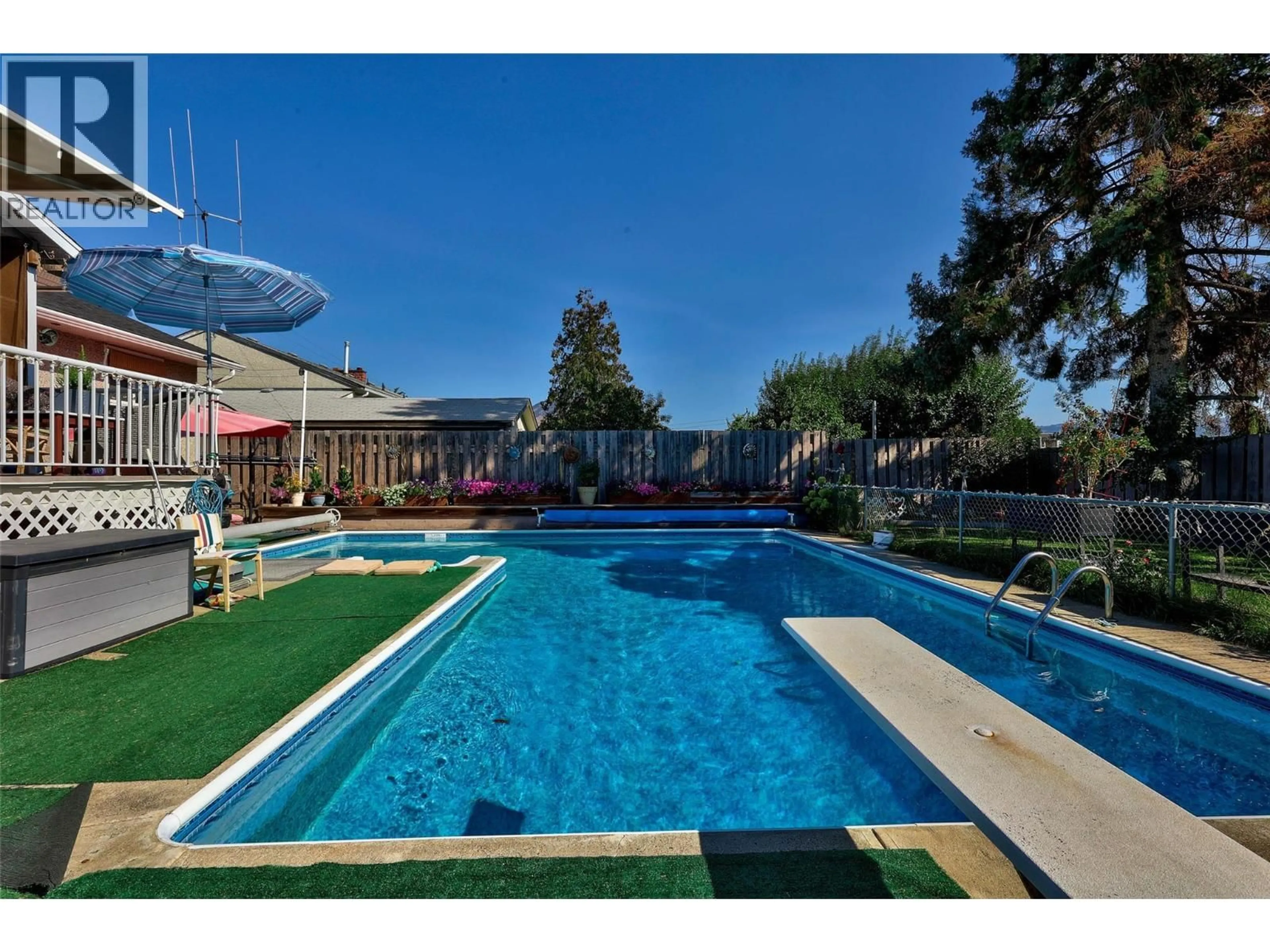 Pool for 945 RENFREW AVENUE, Kamloops British Columbia V2B3X3