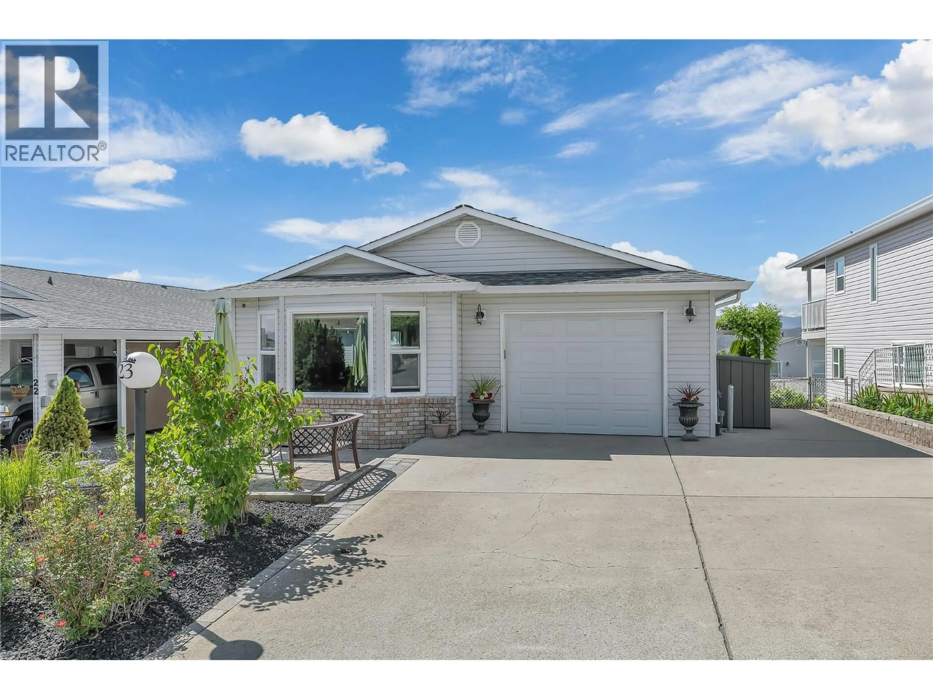 Home with vinyl exterior material, street for 23 - 6400 SPENCER ROAD, Kelowna British Columbia V1V1R6