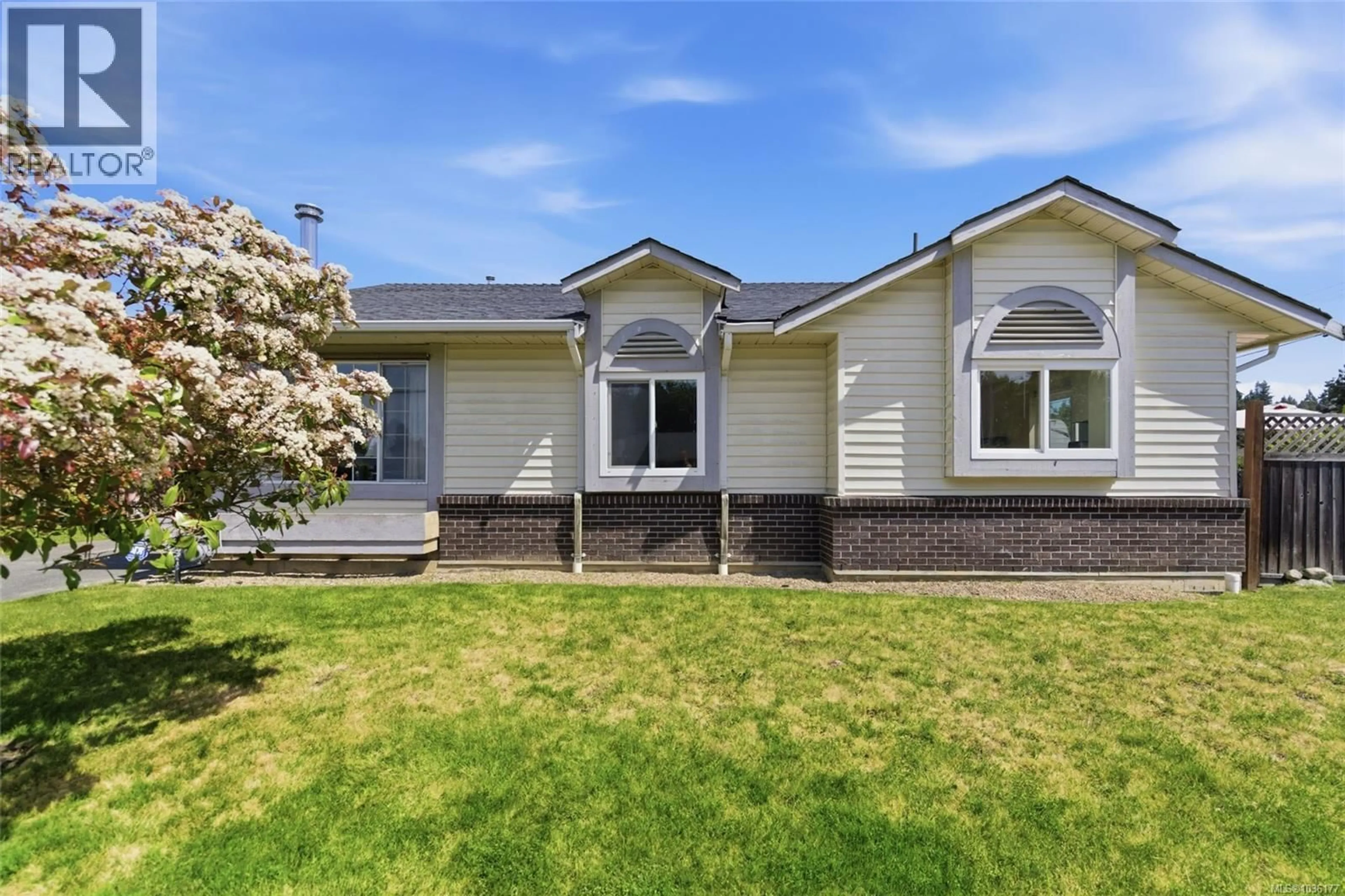 Home with vinyl exterior material, unknown for 670 ARBUTUS STREET, Qualicum Beach British Columbia V9K1K1
