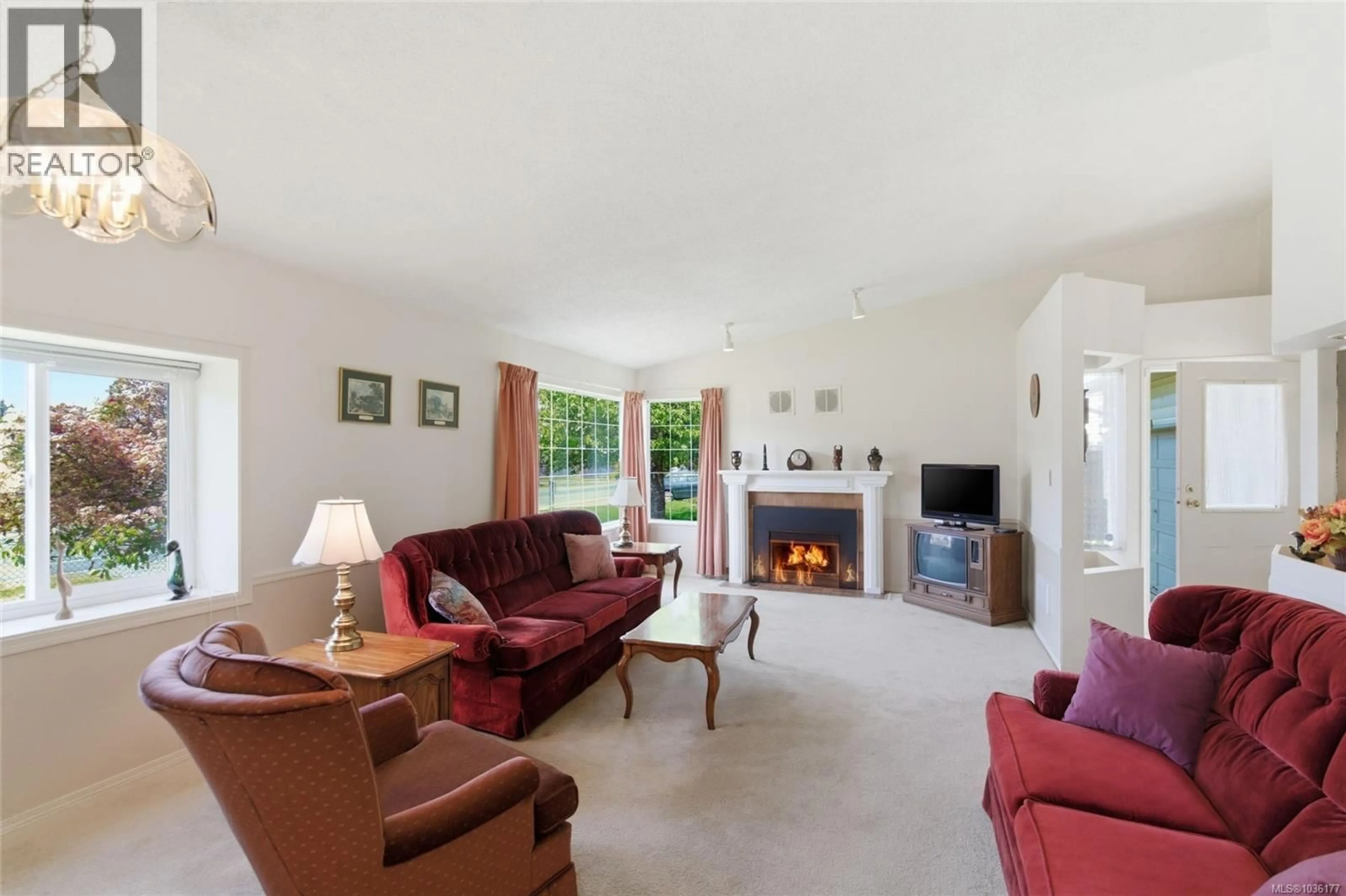 Living room with furniture, unknown for 670 ARBUTUS STREET, Qualicum Beach British Columbia V9K1K1