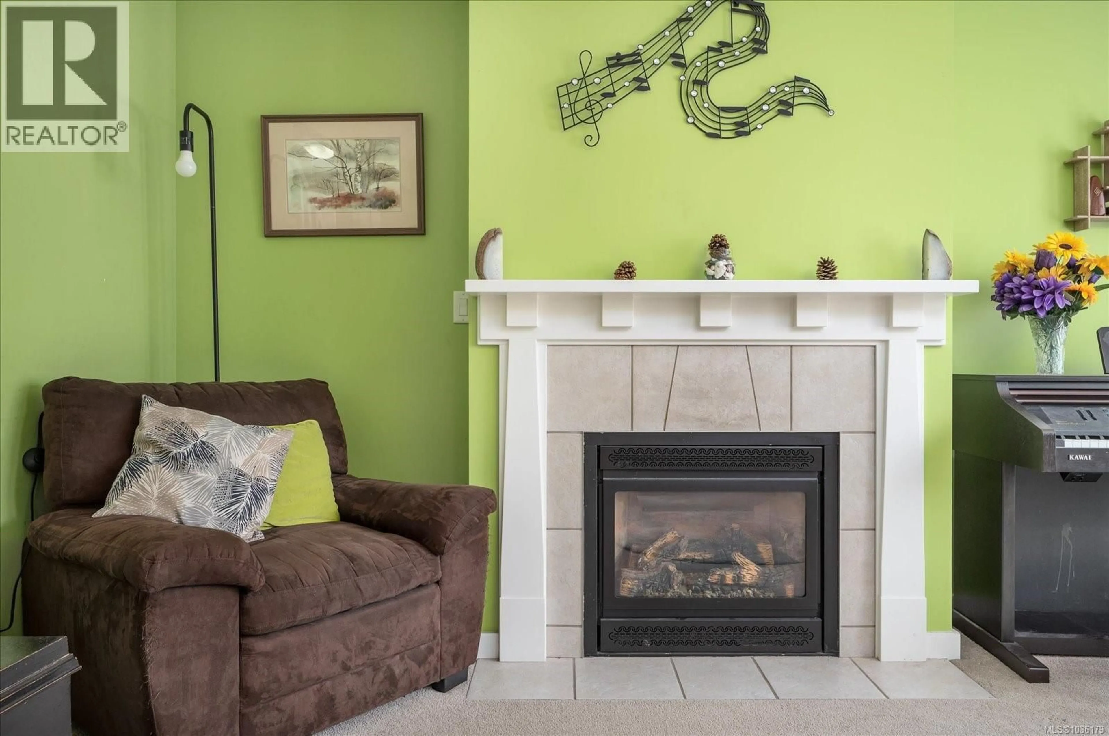 Living room with furniture, ceramic/tile floor for 1342 CEDARWOOD ROAD, Ladysmith British Columbia V9R1R4