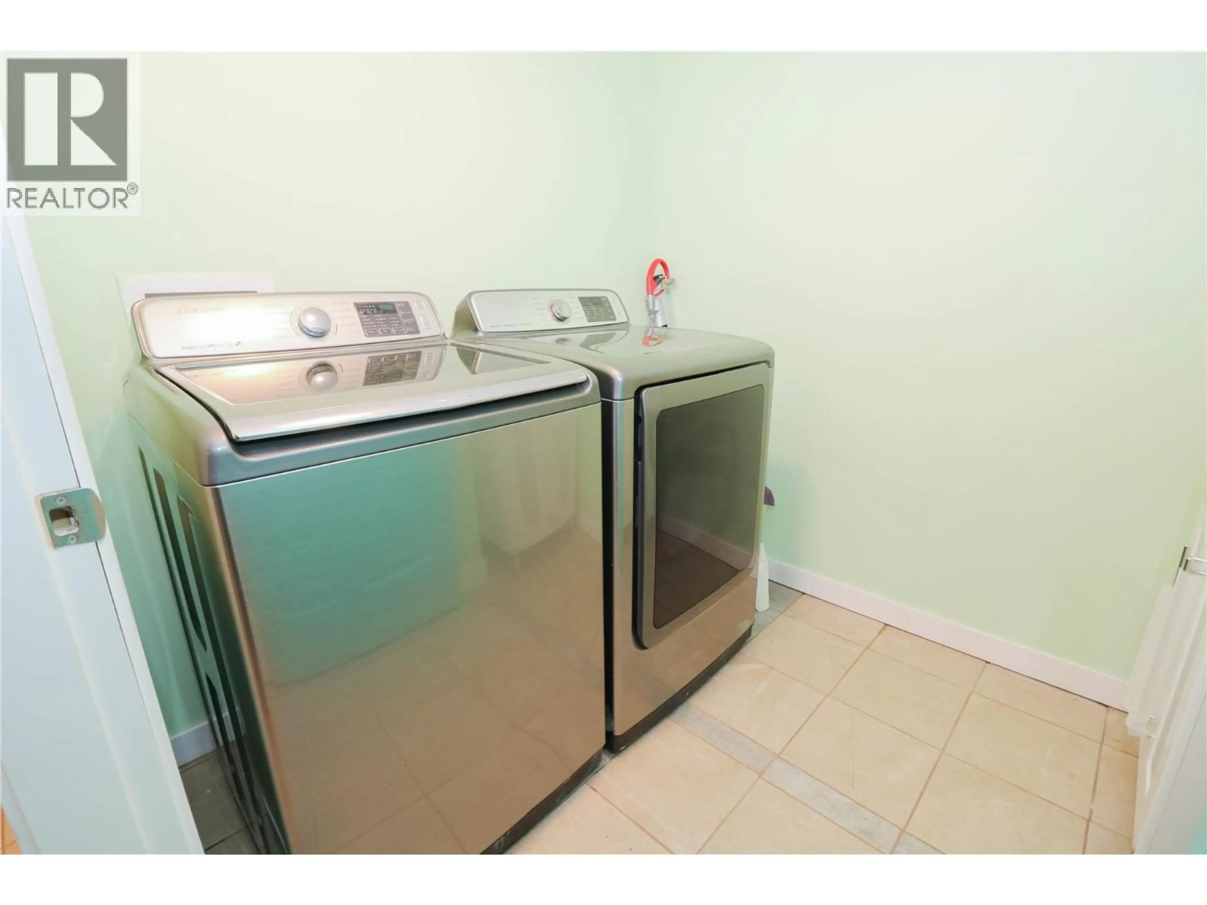 Laundry room for 82 PEREGRINE WAY, Vernon British Columbia V1H1E4