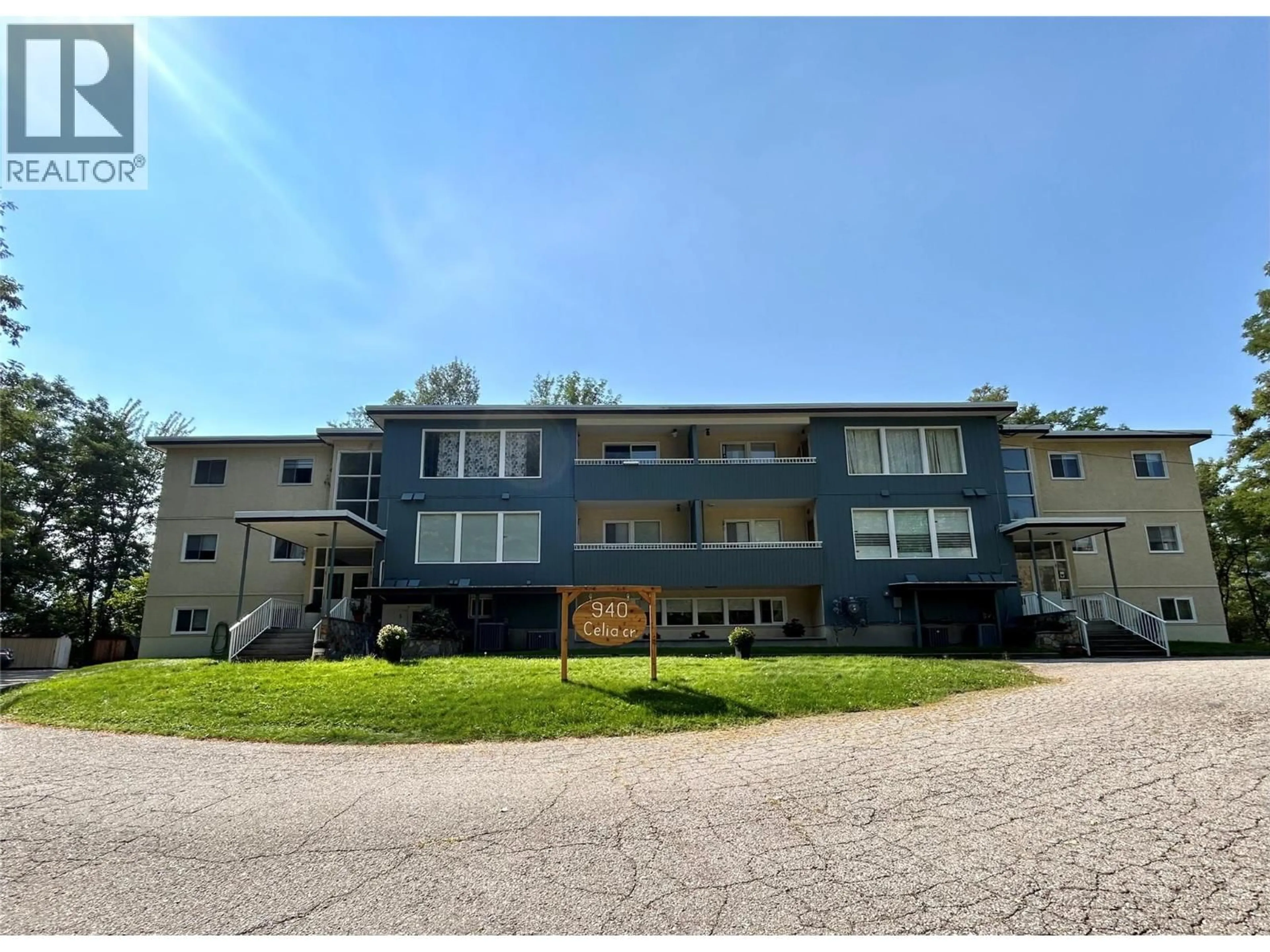 A pic from outside/outdoor area/front of a property/back of a property/a pic from drone, building for 23 - 940 CELIA CRESCENT, Trail British Columbia V1R1B8