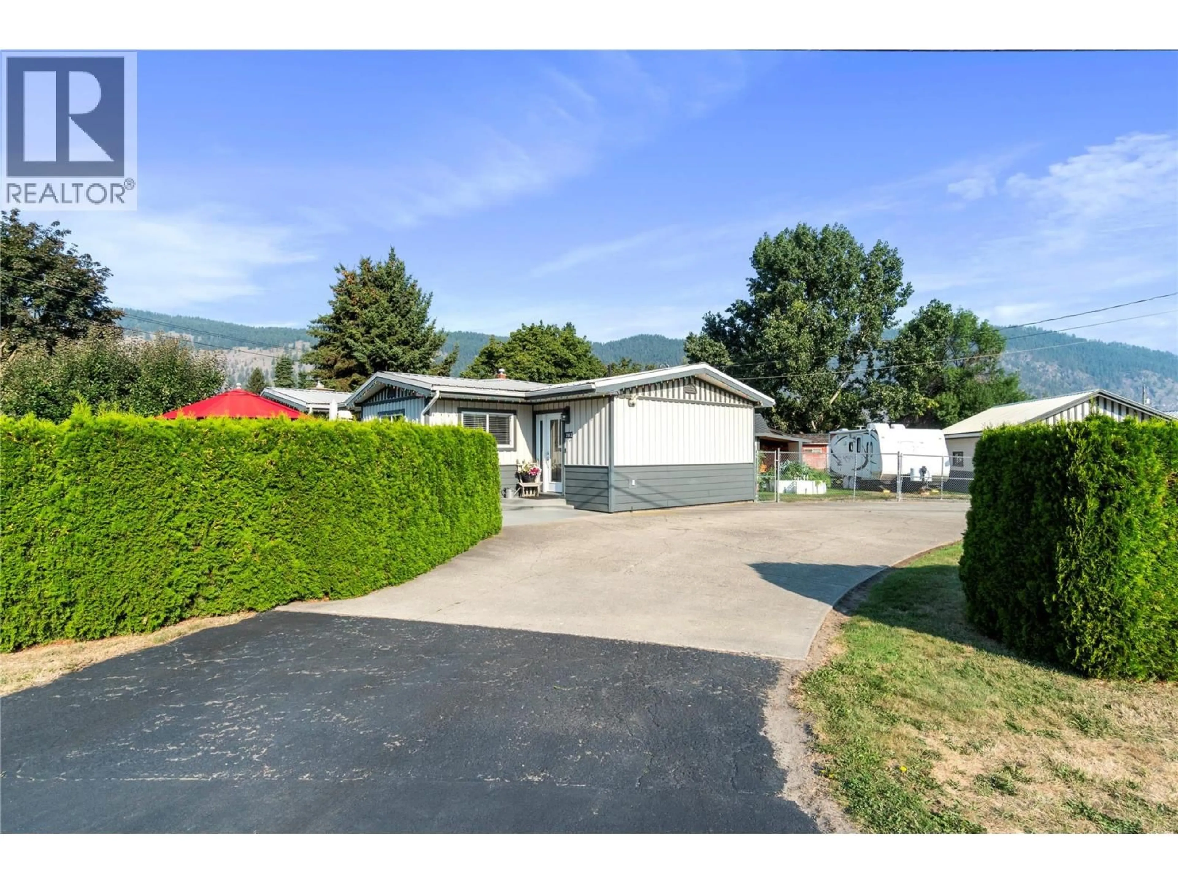 A pic from outside/outdoor area/front of a property/back of a property/a pic from drone, mountain view for 702 SECOND AVENUE, Chase British Columbia V0E1M0