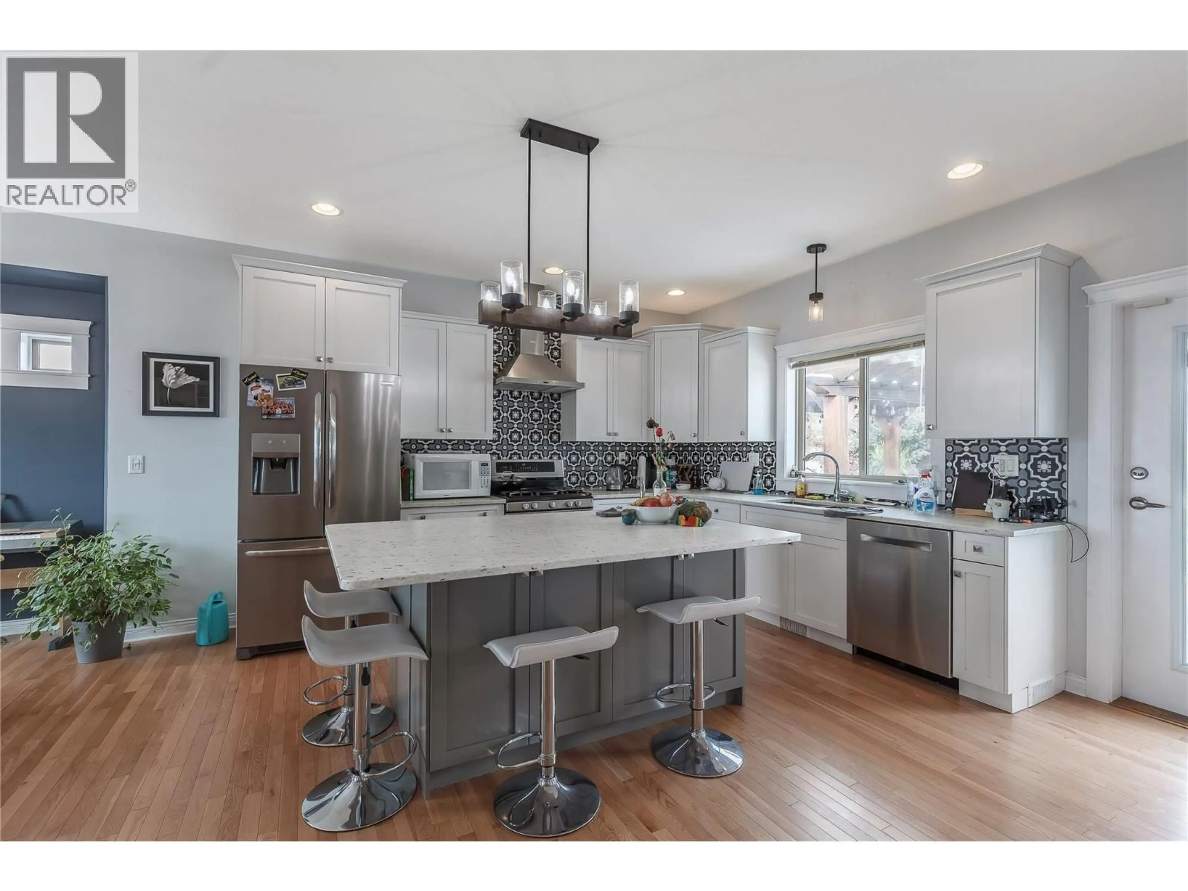 Open concept kitchen, unknown for 647 MIDDLETON WAY, Coldstream British Columbia V1B2V5