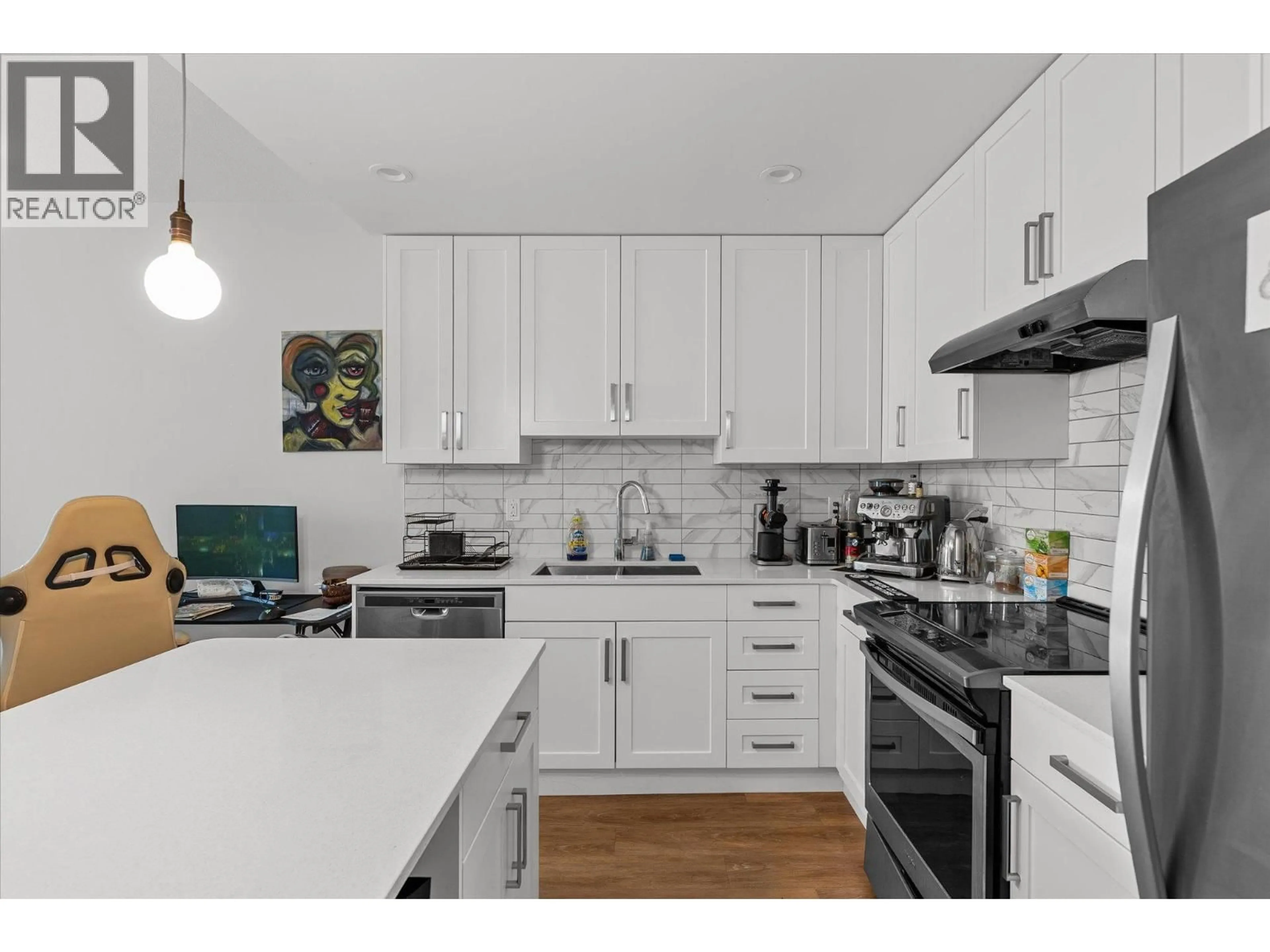 Open concept kitchen, wood/laminate floor for 207 - 710 STOCKWELL AVENUE, Kelowna British Columbia V1Y6V9