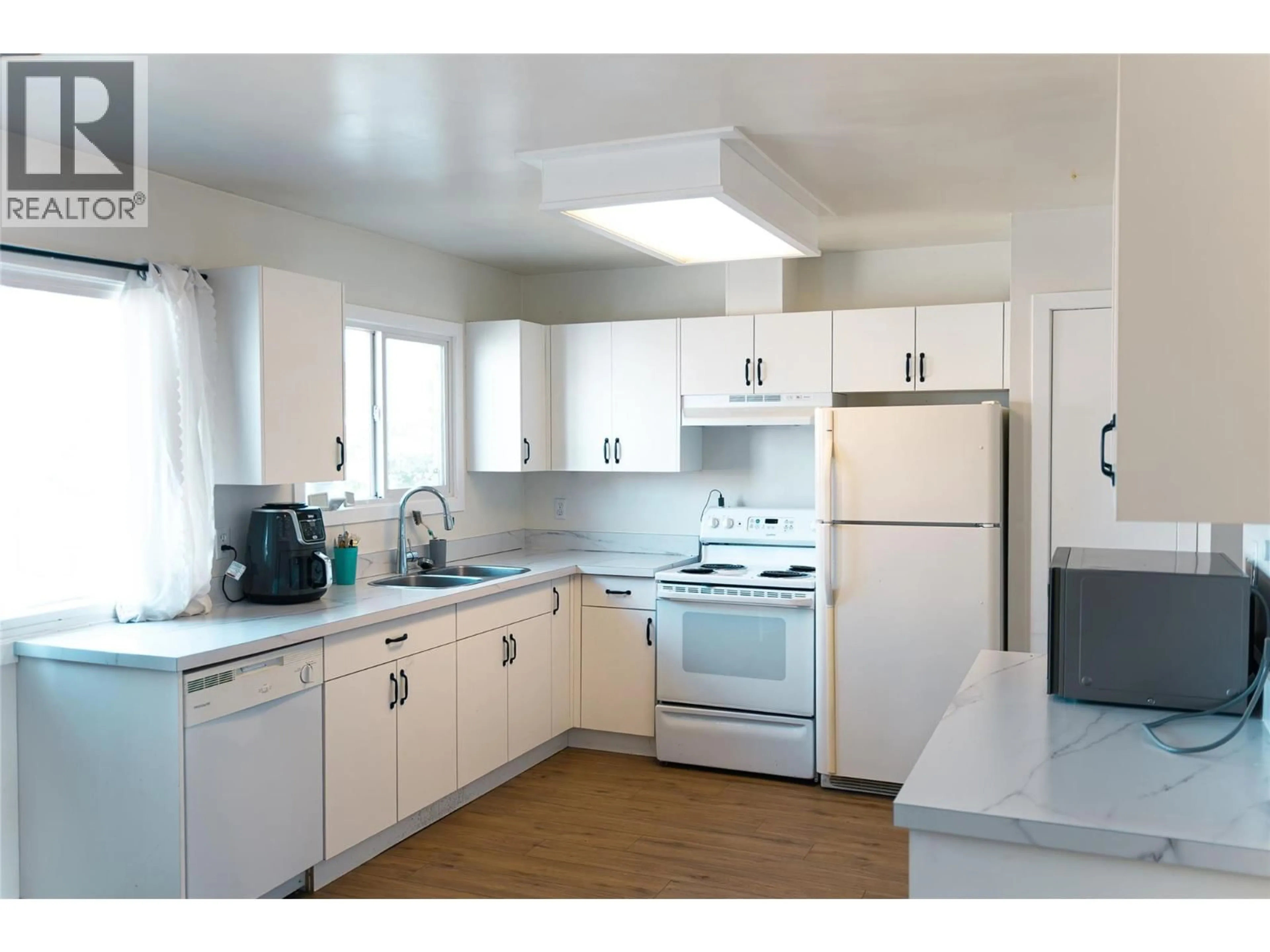 Standard kitchen, unknown for 709 CHASE AVENUE, Penticton British Columbia V2A2M8
