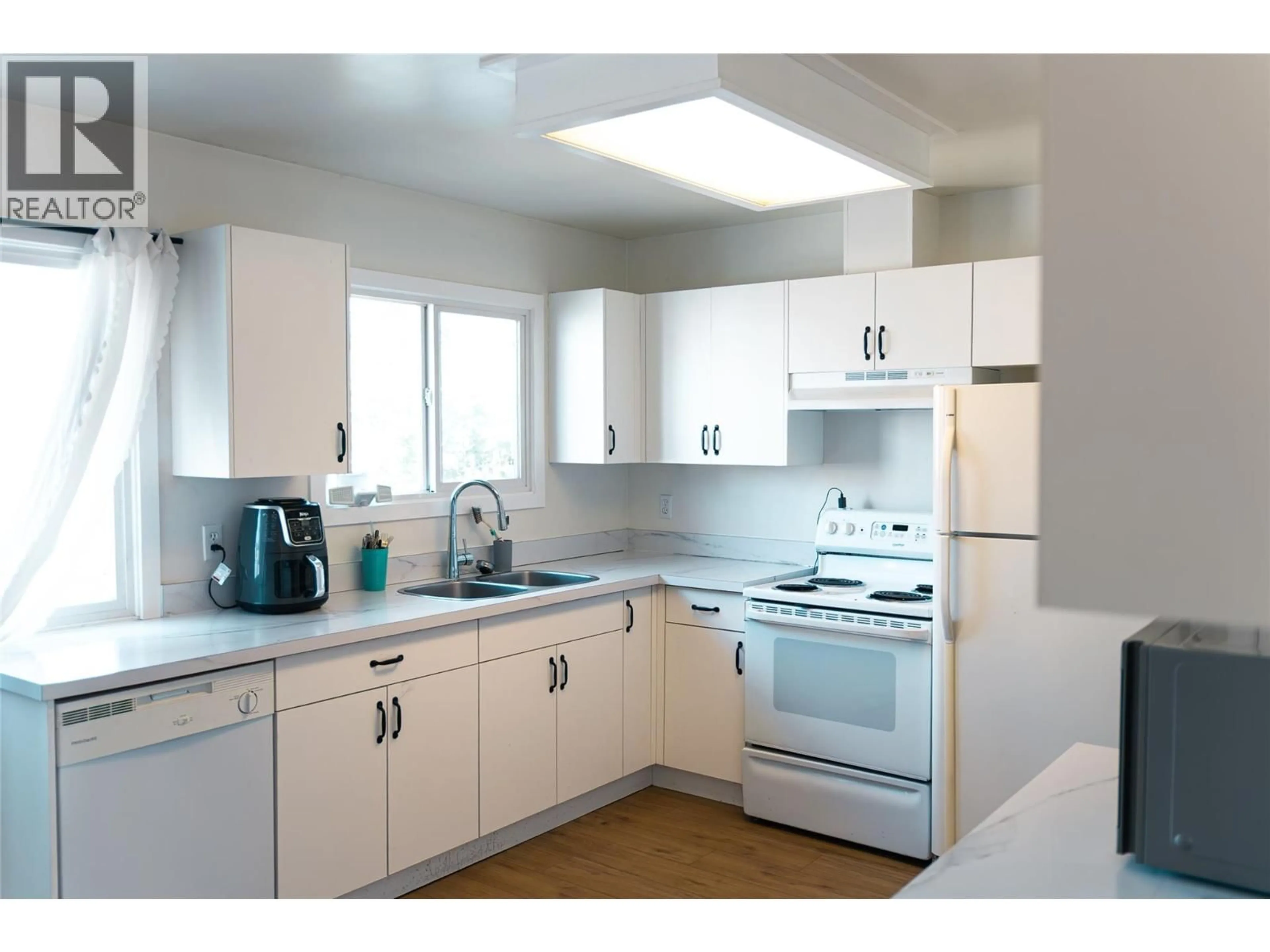 Standard kitchen, unknown for 709 CHASE AVENUE, Penticton British Columbia V2A2M8