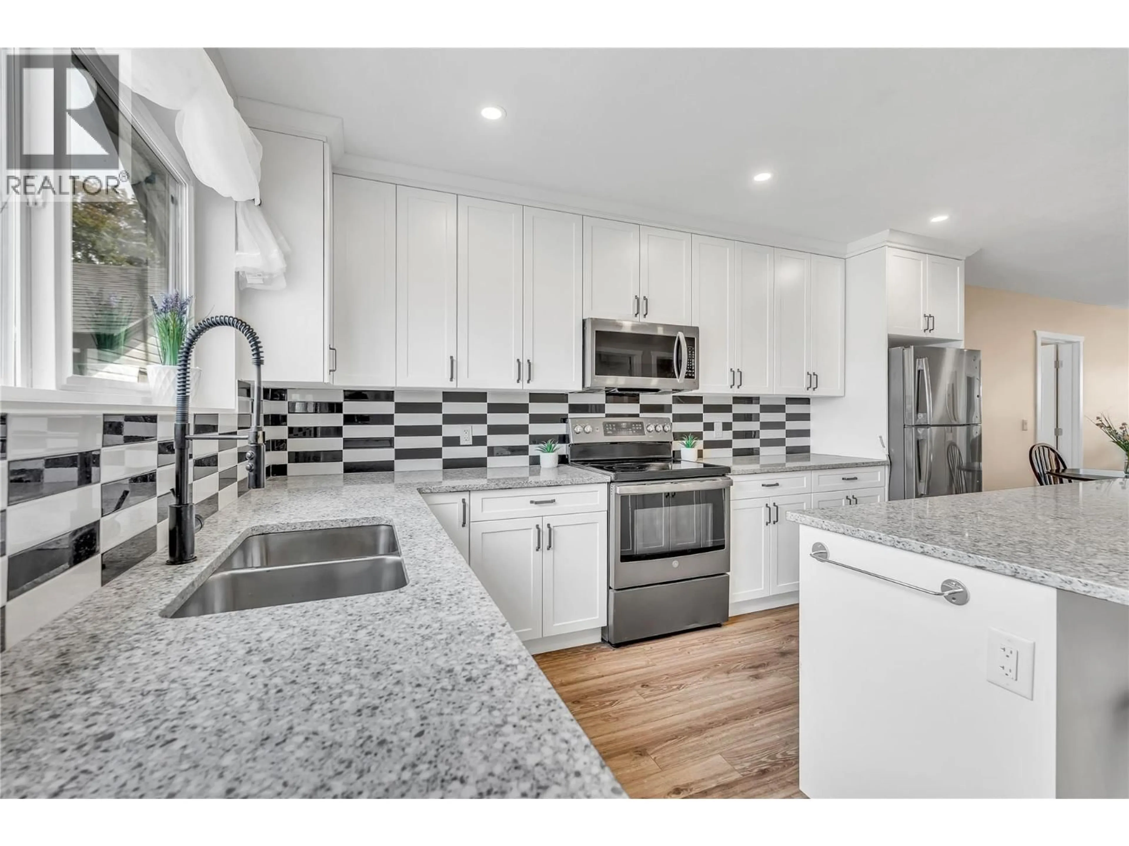 Open concept kitchen, ceramic/tile floor for 507 DUNCAN AVENUE WEST, Penticton British Columbia V2A2V8