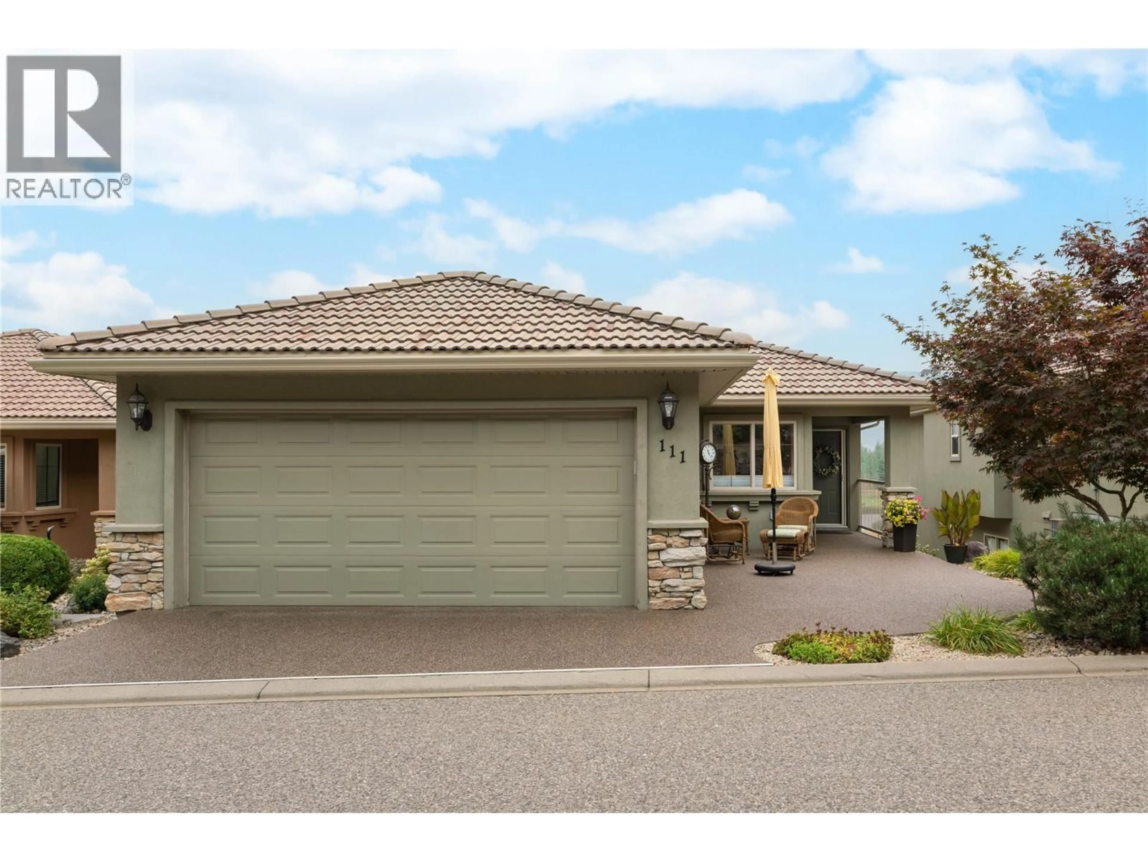 Home with vinyl exterior material, street for 111 - 2455 QUAIL RIDGE BOULEVARD, Kelowna British Columbia V1V2S8
