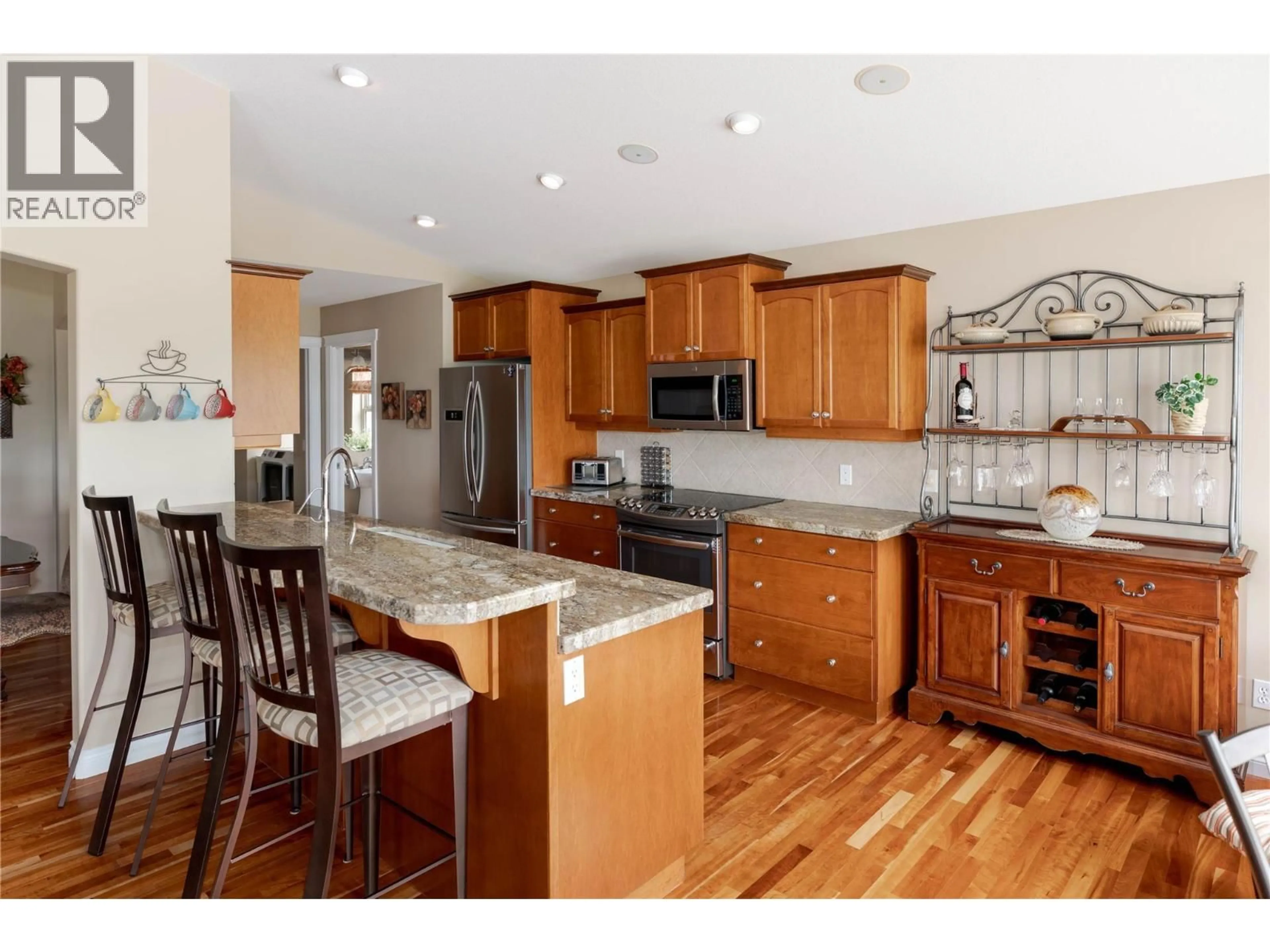 Open concept kitchen, wood/laminate floor for 111 - 2455 QUAIL RIDGE BOULEVARD, Kelowna British Columbia V1V2S8