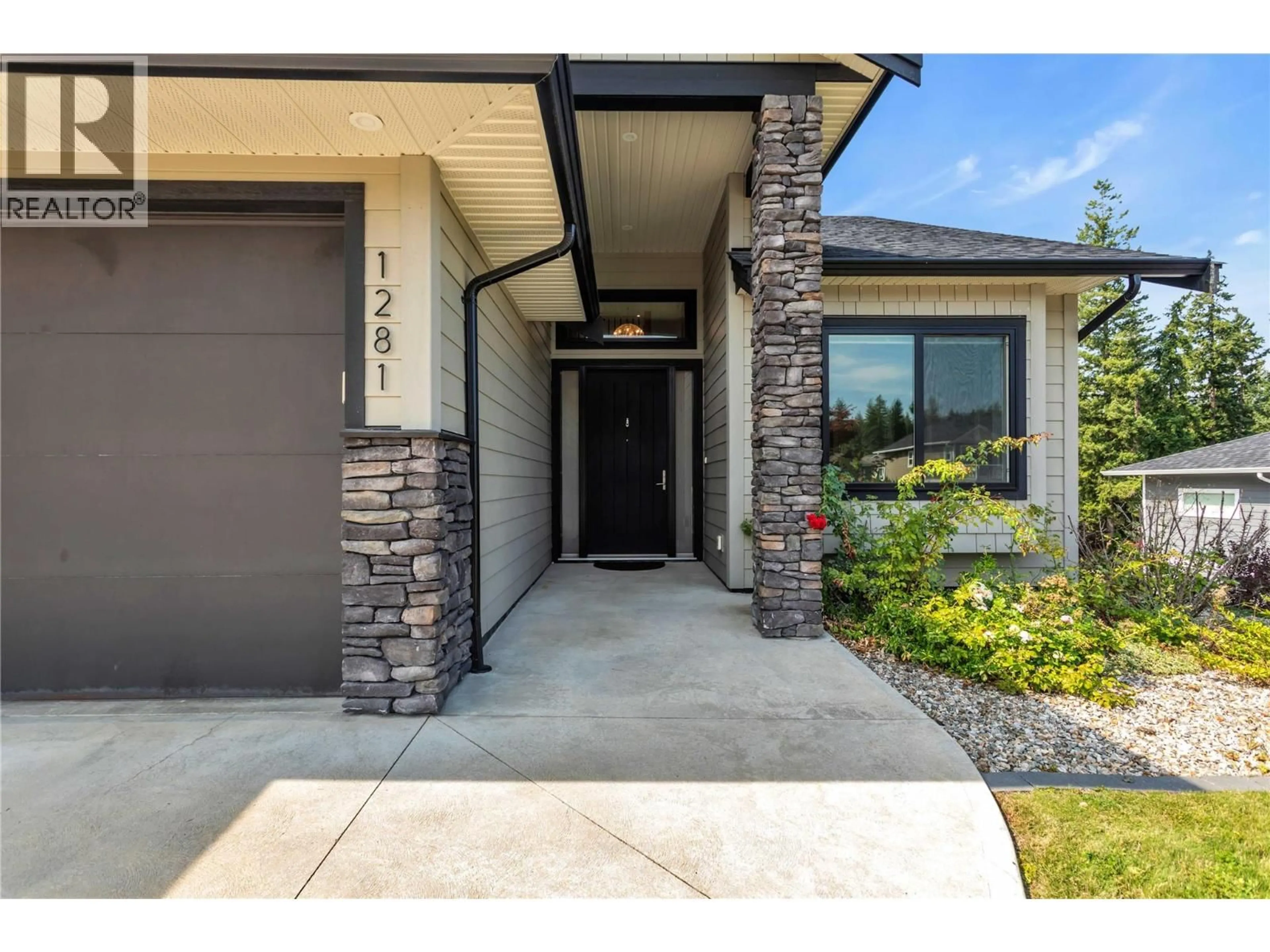 Indoor entryway for 1281 23 STREET SOUTHEAST, Salmon Arm British Columbia V1E0C7