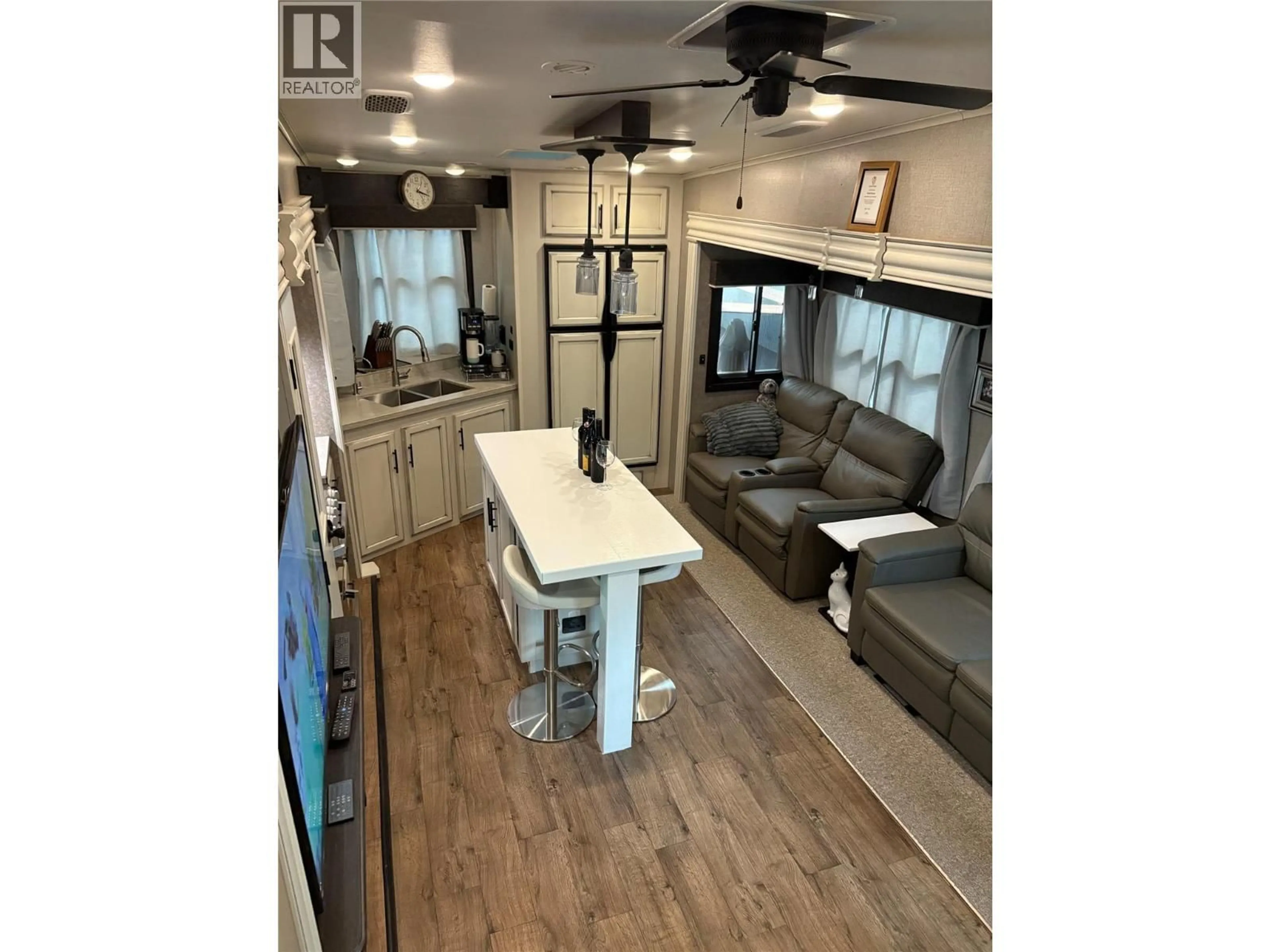 Open concept kitchen, wood/laminate floor for 713 - 415 COMMONWEALTH ROAD, Kelowna British Columbia V4V1P4