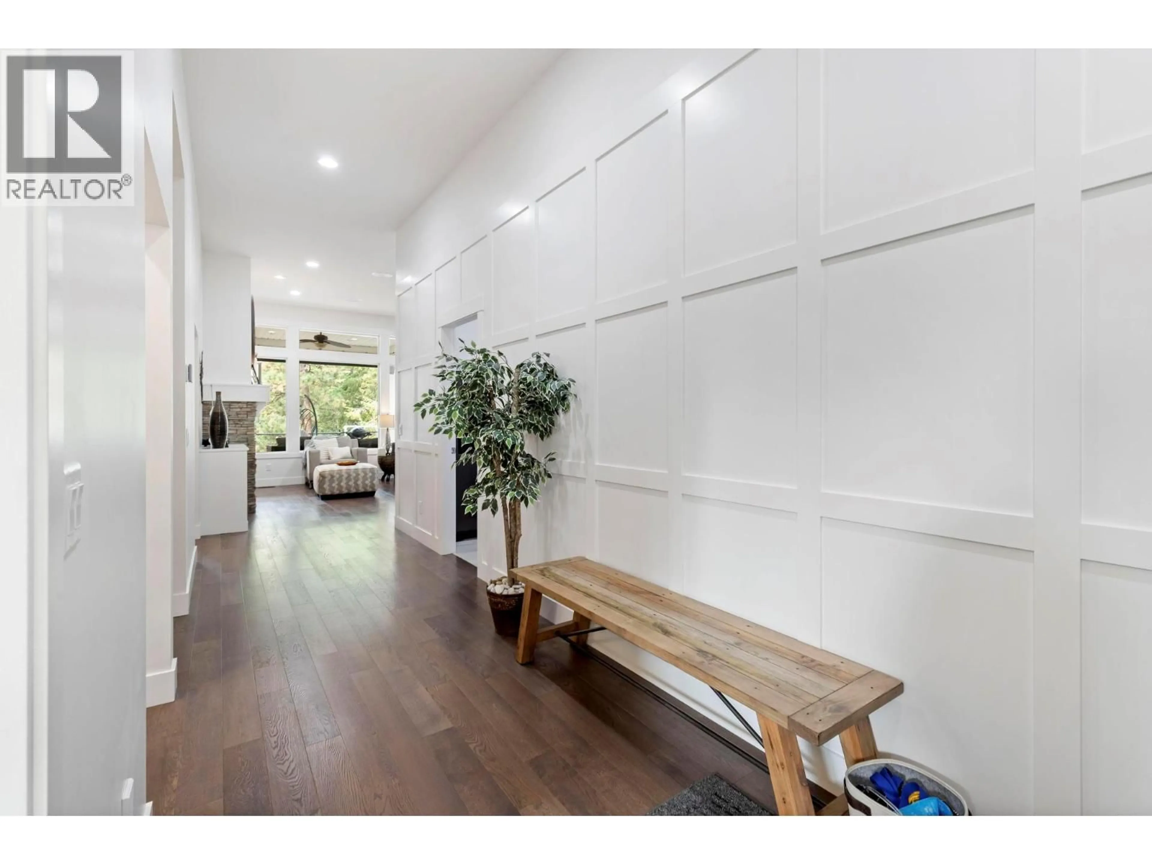Indoor entryway for 224 LOST CREEK COURT, Kelowna British Columbia V1V3B7
