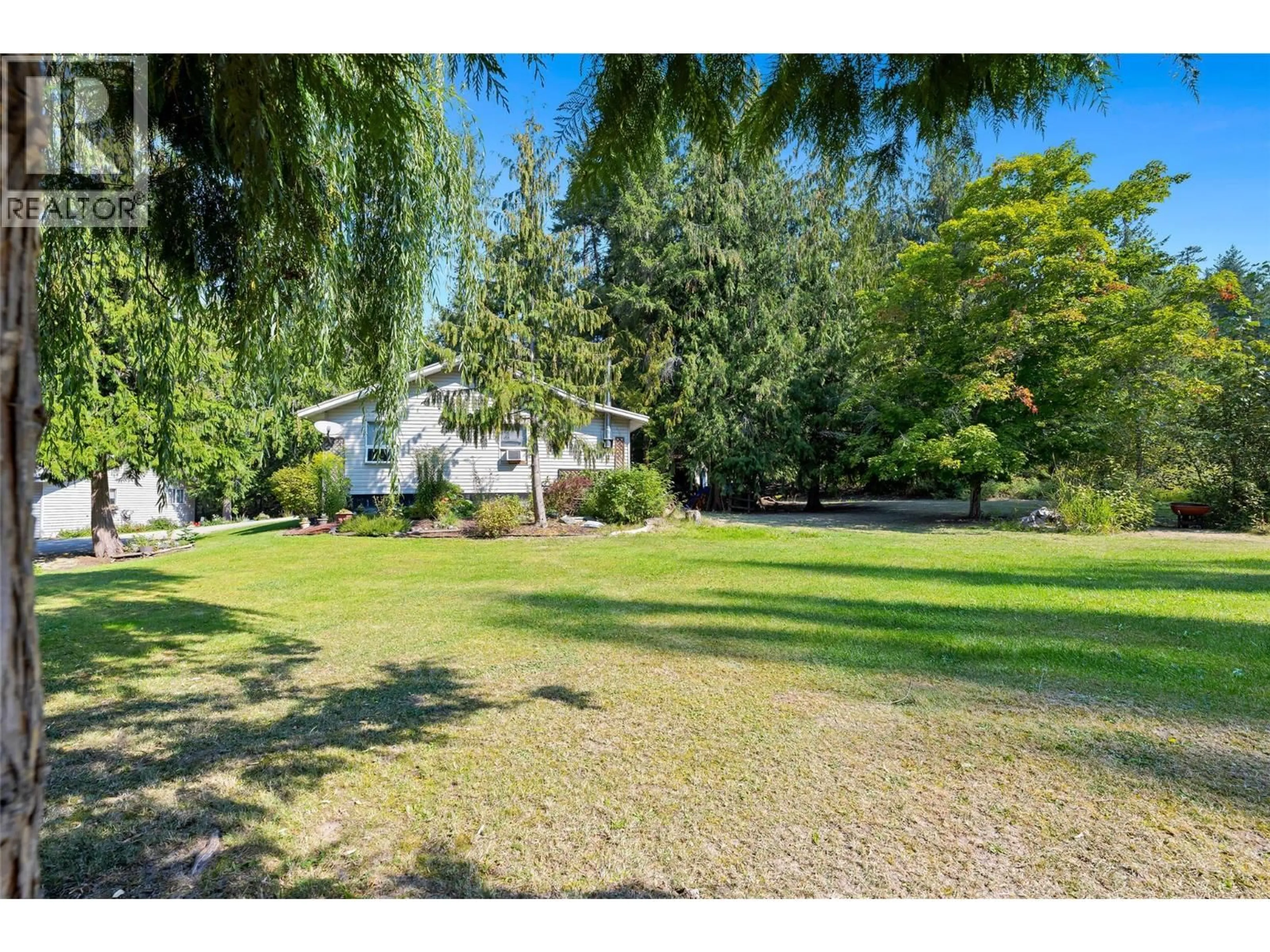 A pic from outside/outdoor area/front of a property/back of a property/a pic from drone, unknown for 4048 KEAN ROAD, Eagle Bay British Columbia V0E1T0