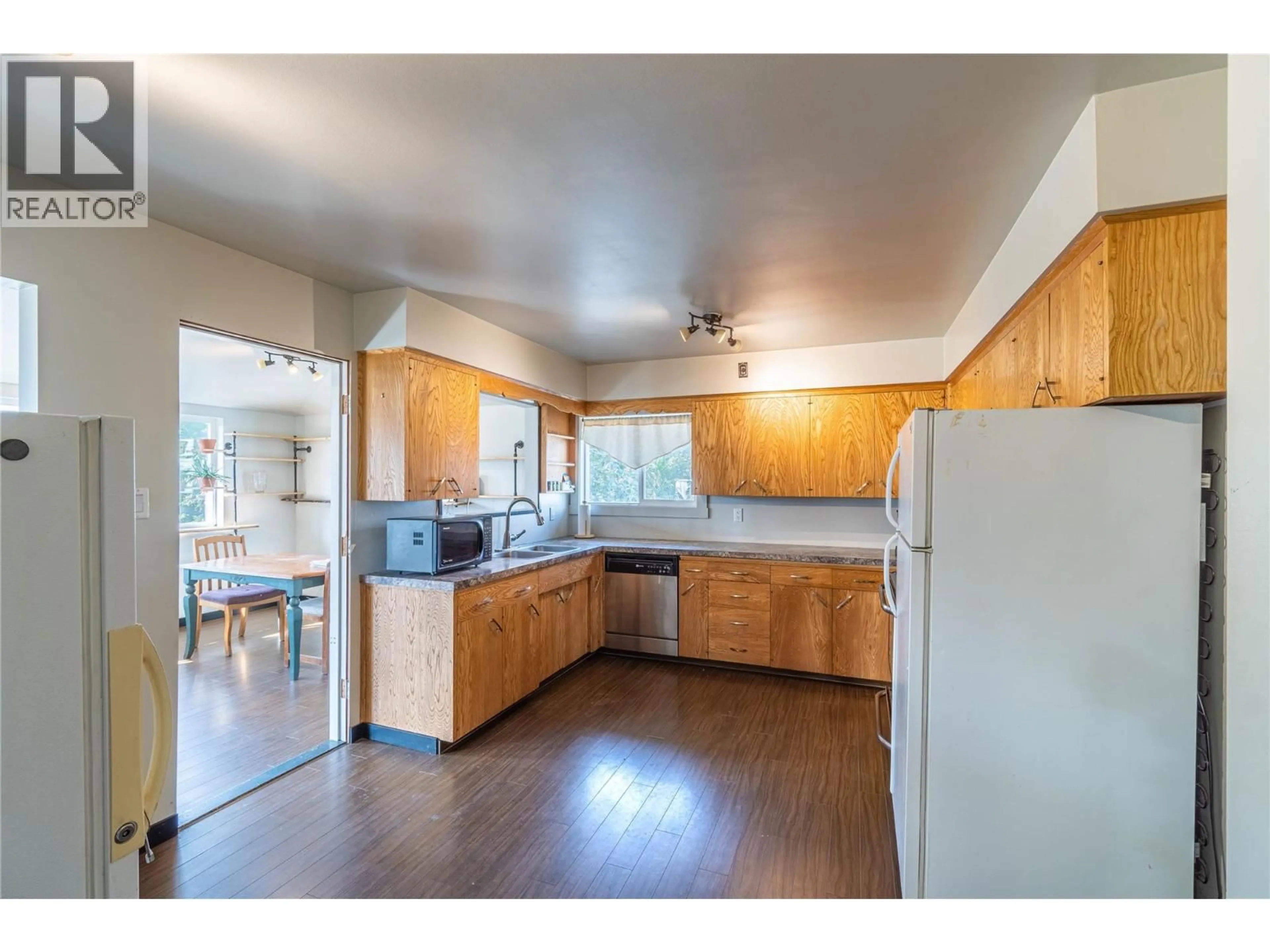 Standard kitchen, wood/laminate floor for 2215 BARBARA AVENUE, Kamloops British Columbia V2B4J4