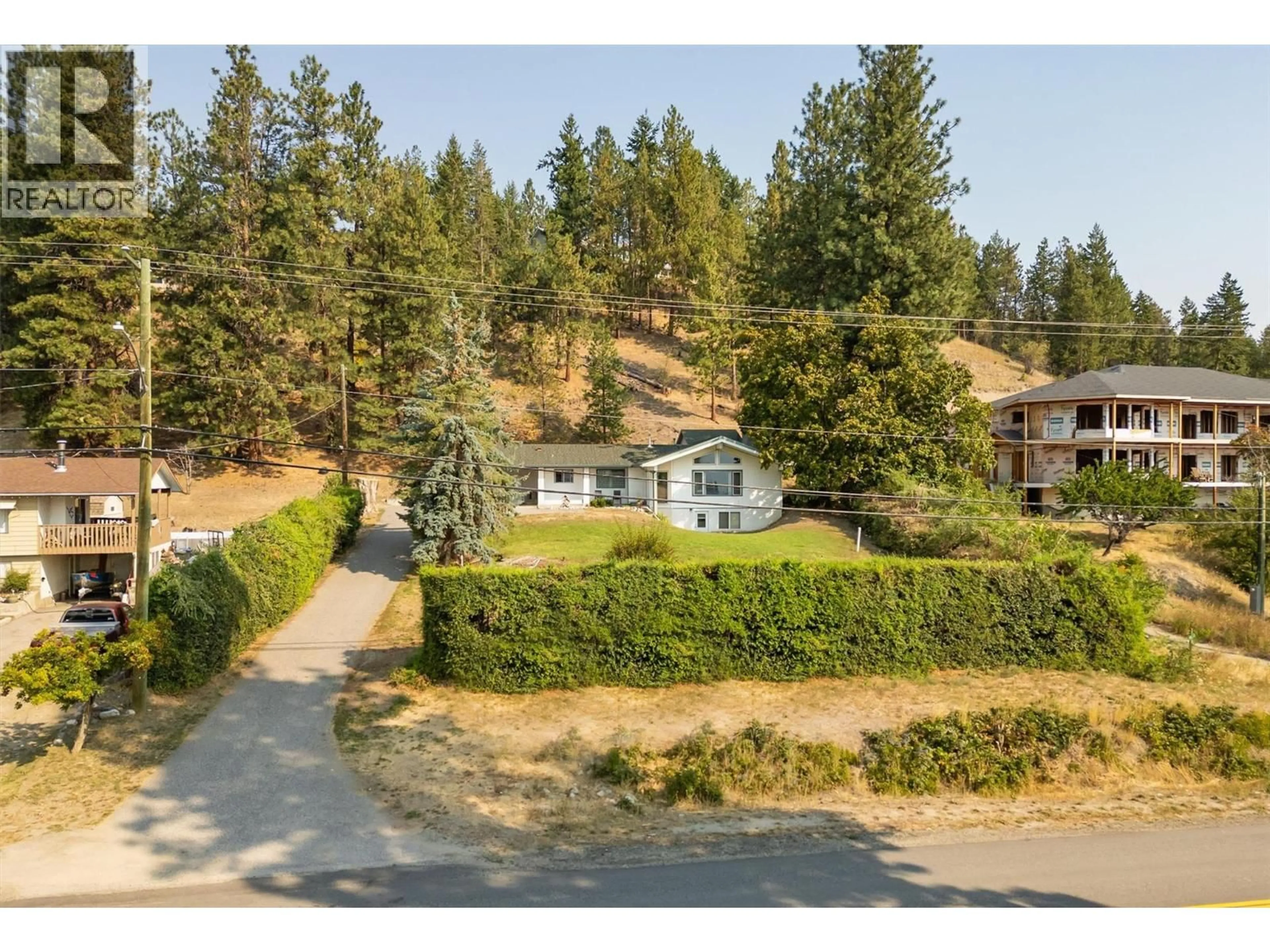 A pic from outside/outdoor area/front of a property/back of a property/a pic from drone, unknown for 4992 PRINCETON AVENUE, Peachland British Columbia V0H1X8
