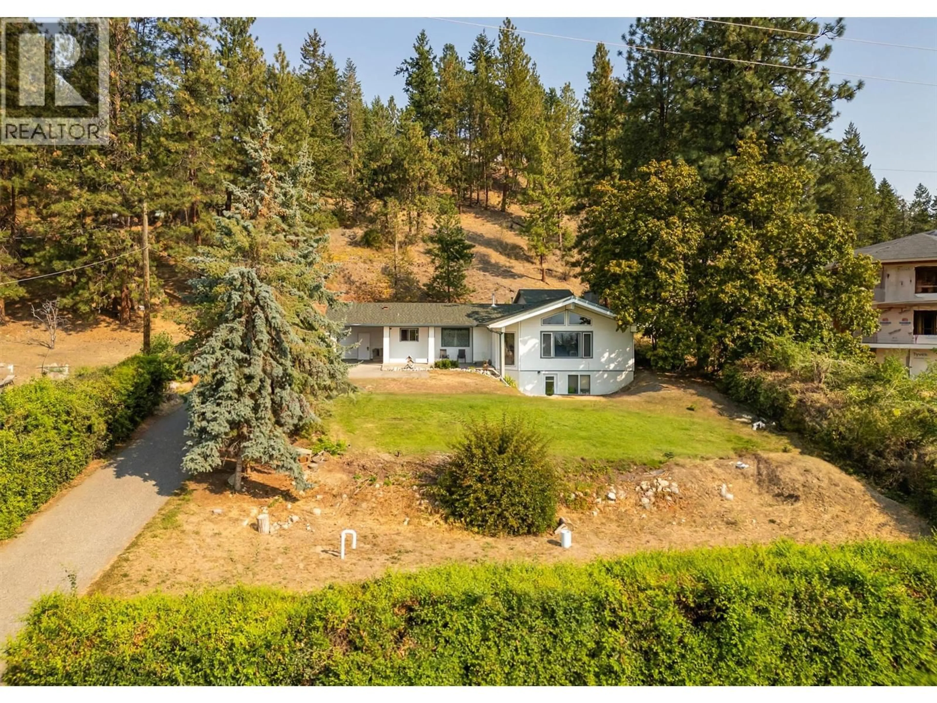 A pic from outside/outdoor area/front of a property/back of a property/a pic from drone, unknown for 4992 PRINCETON AVENUE, Peachland British Columbia V0H1X8