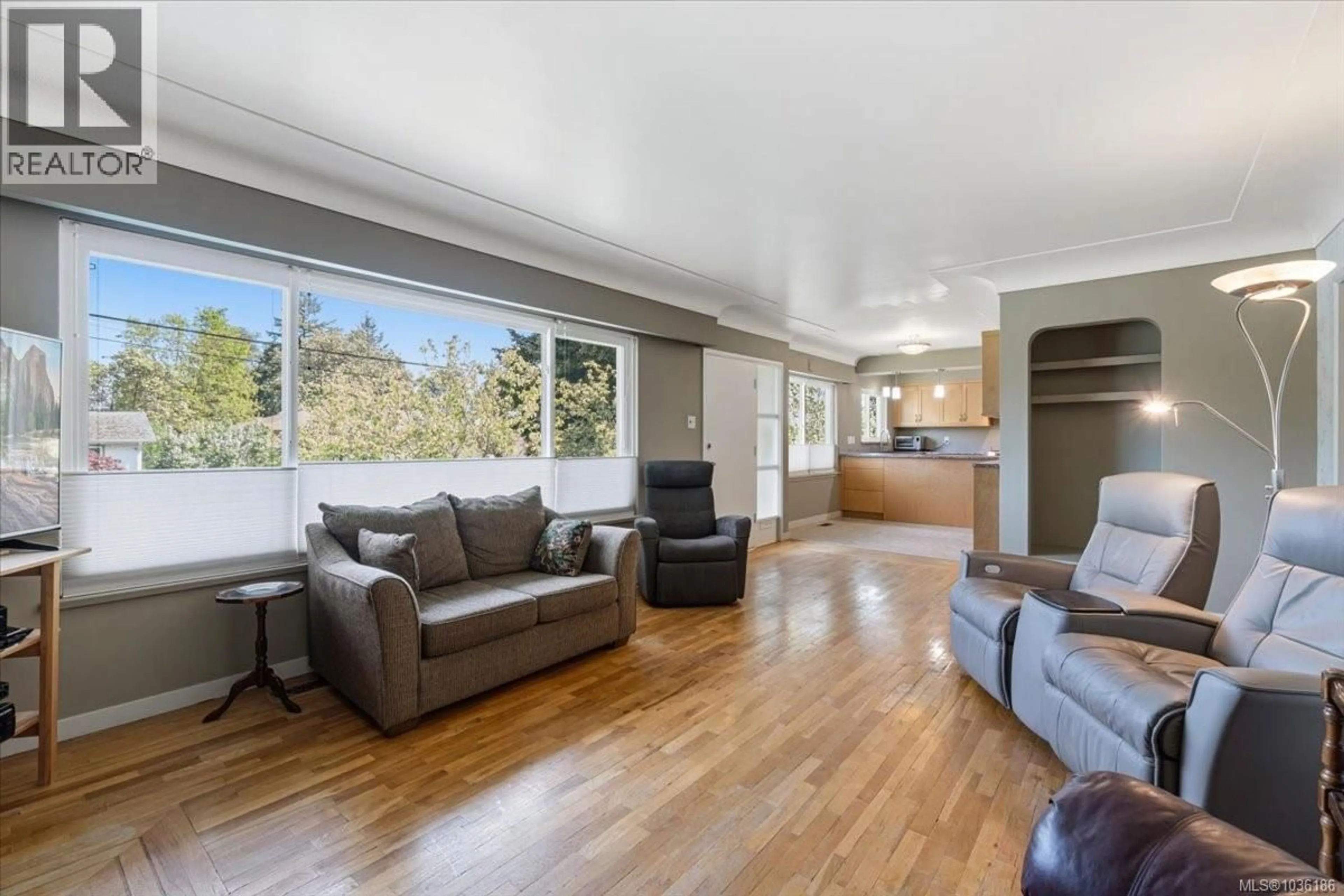 Living room with furniture, unknown for 1370 GRAHAM CRESCENT, Nanaimo British Columbia V9S2E3