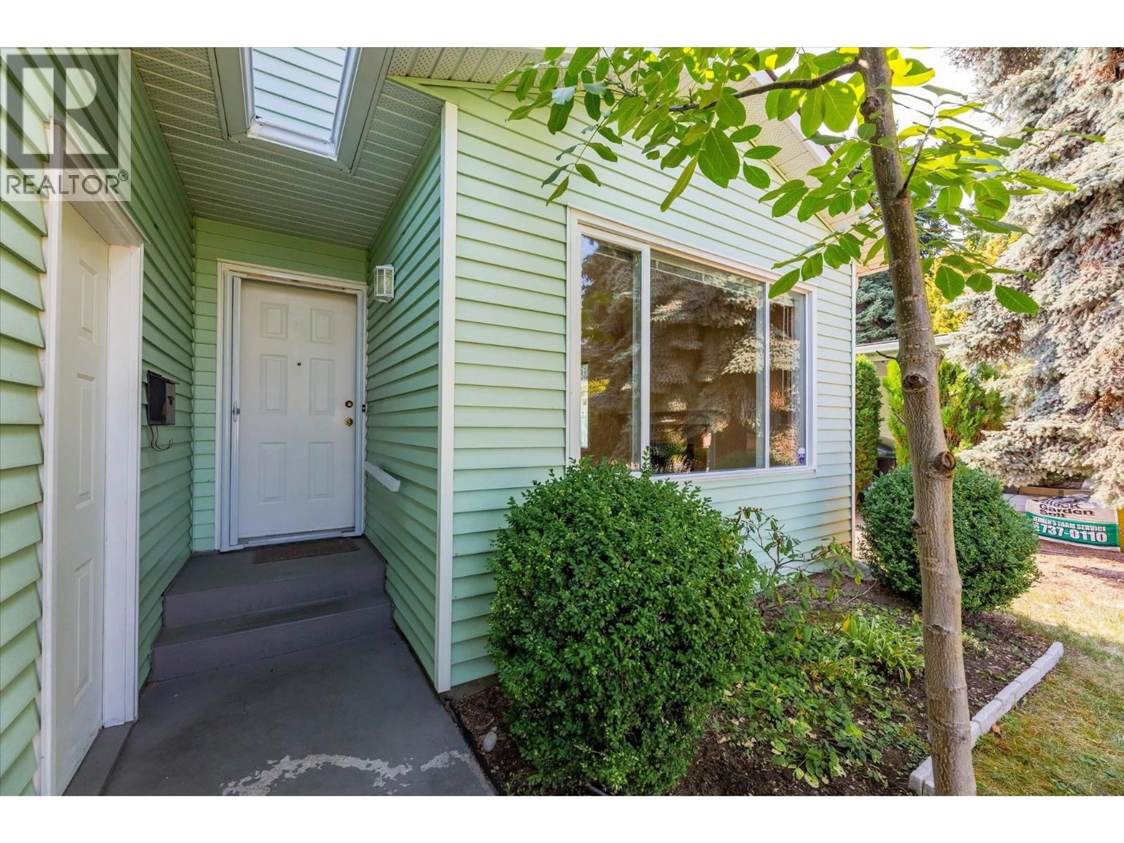 Indoor entryway for 184 - 1255 RAYMER AVENUE, Kelowna British Columbia V1W3S3