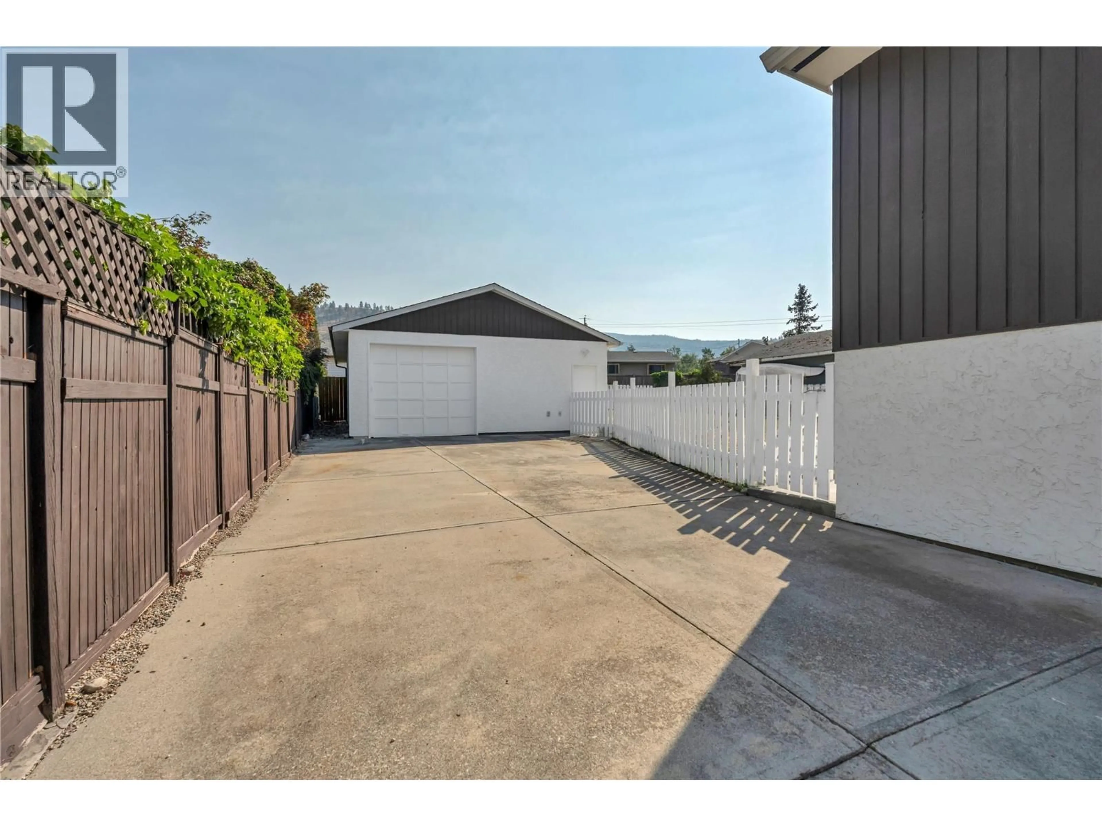 A pic from outside/outdoor area/front of a property/back of a property/a pic from drone, street for 946 JAMES STREET, Penticton British Columbia V2A4A7