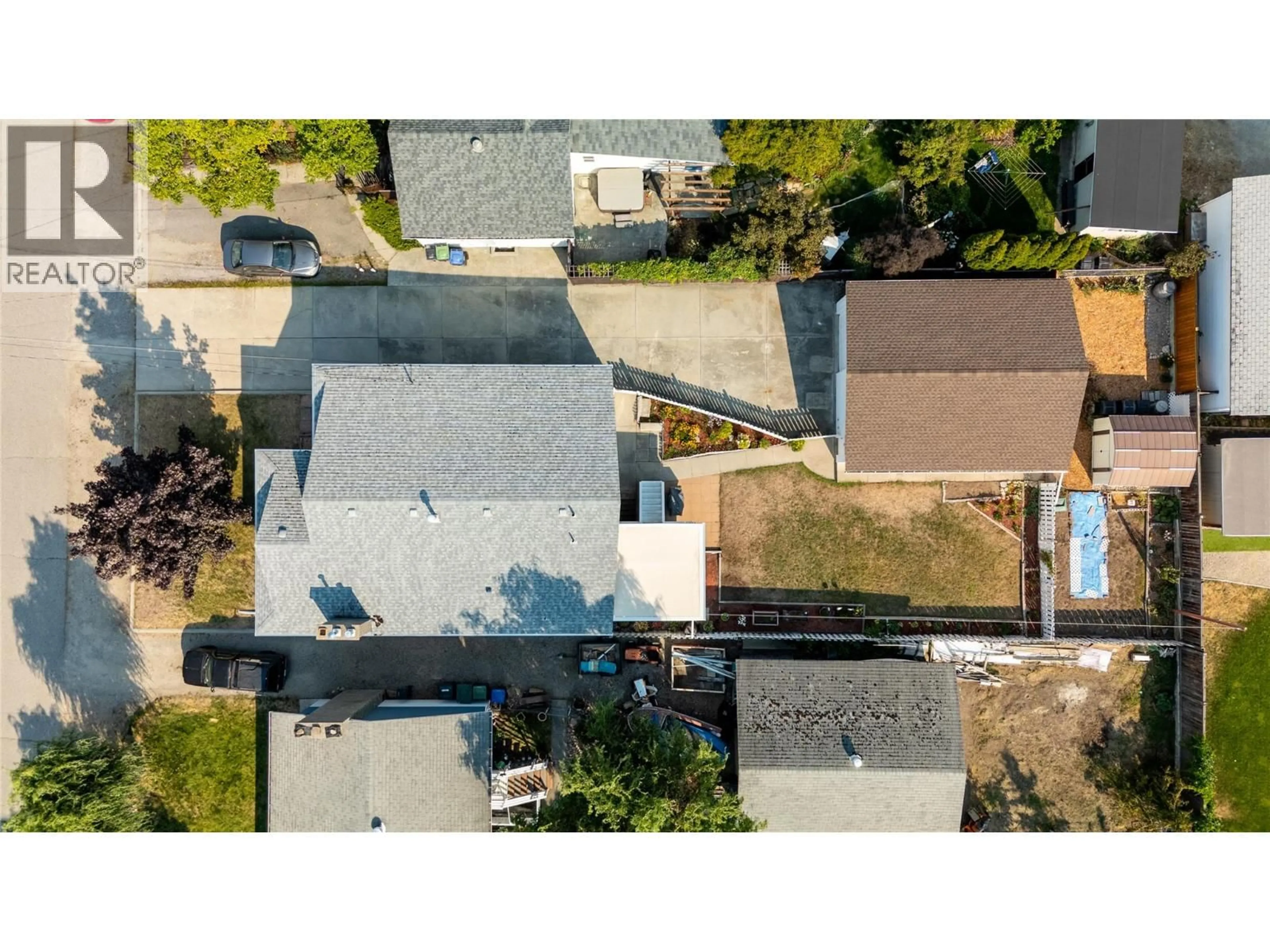 A pic from outside/outdoor area/front of a property/back of a property/a pic from drone, street for 946 JAMES STREET, Penticton British Columbia V2A4A7