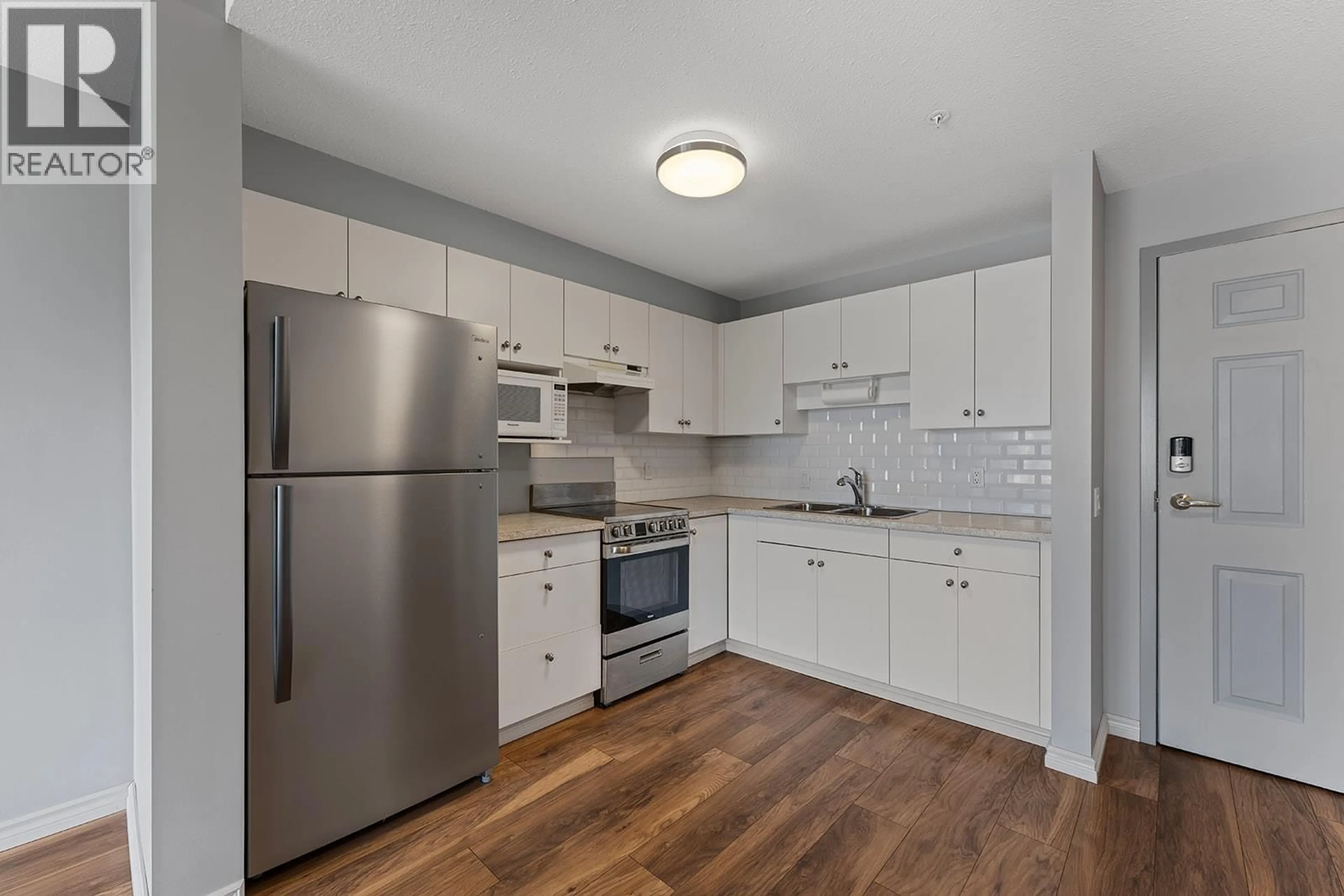 Standard kitchen, unknown for 214 - 920 SASKATOON ROAD, Kelowna British Columbia V1X7P8