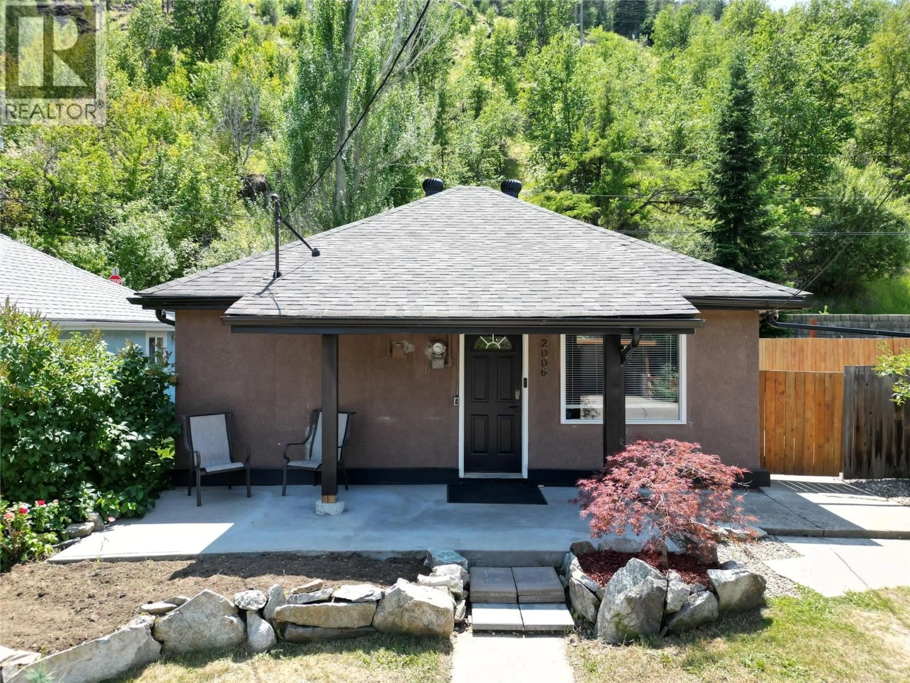 Home with vinyl exterior material, mountain view for 2006 DANIEL STREET, Trail British Columbia V1R4G9