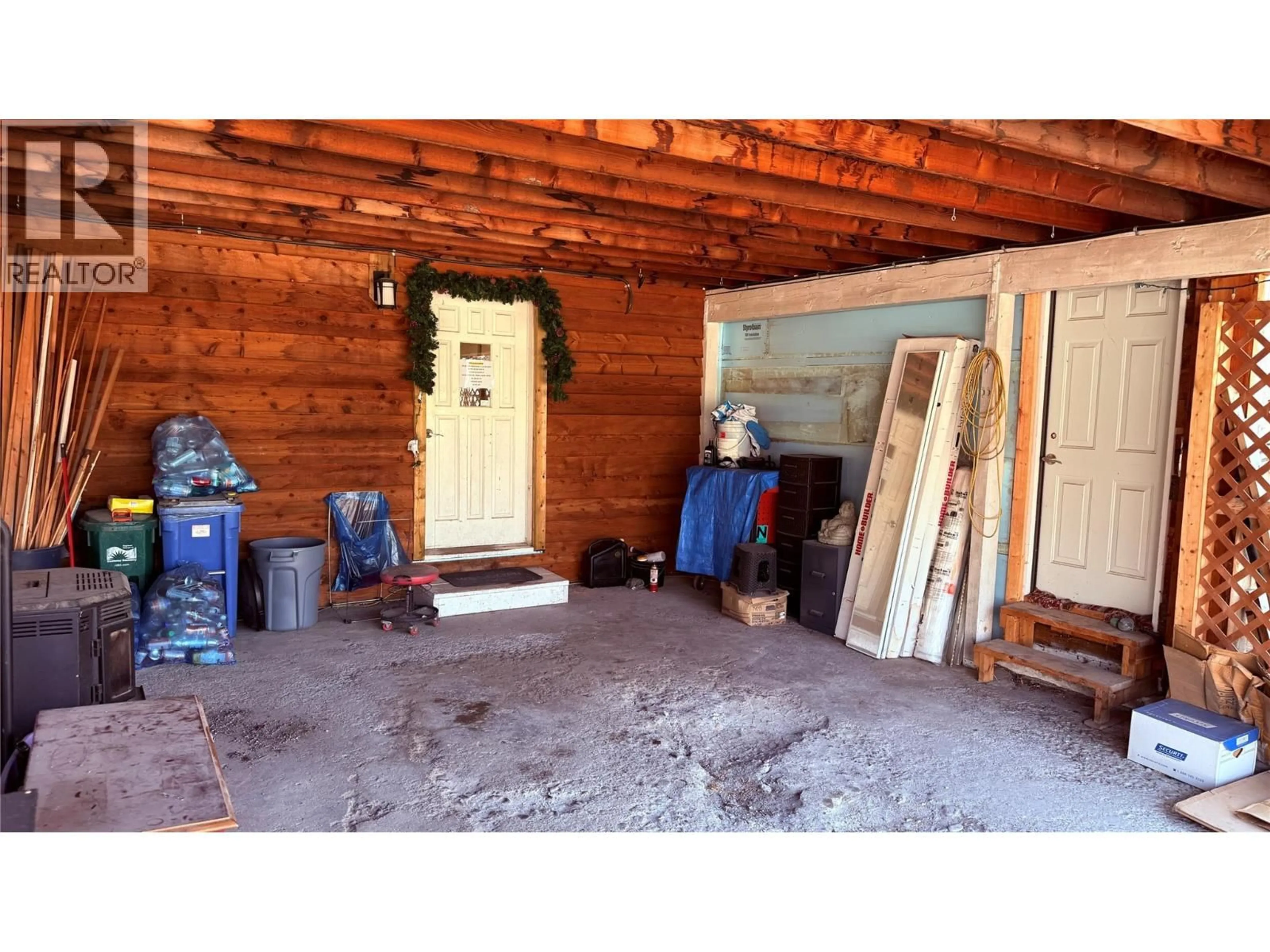 Indoor garage for 300 LYALL STREET, Midway British Columbia V0H1M0