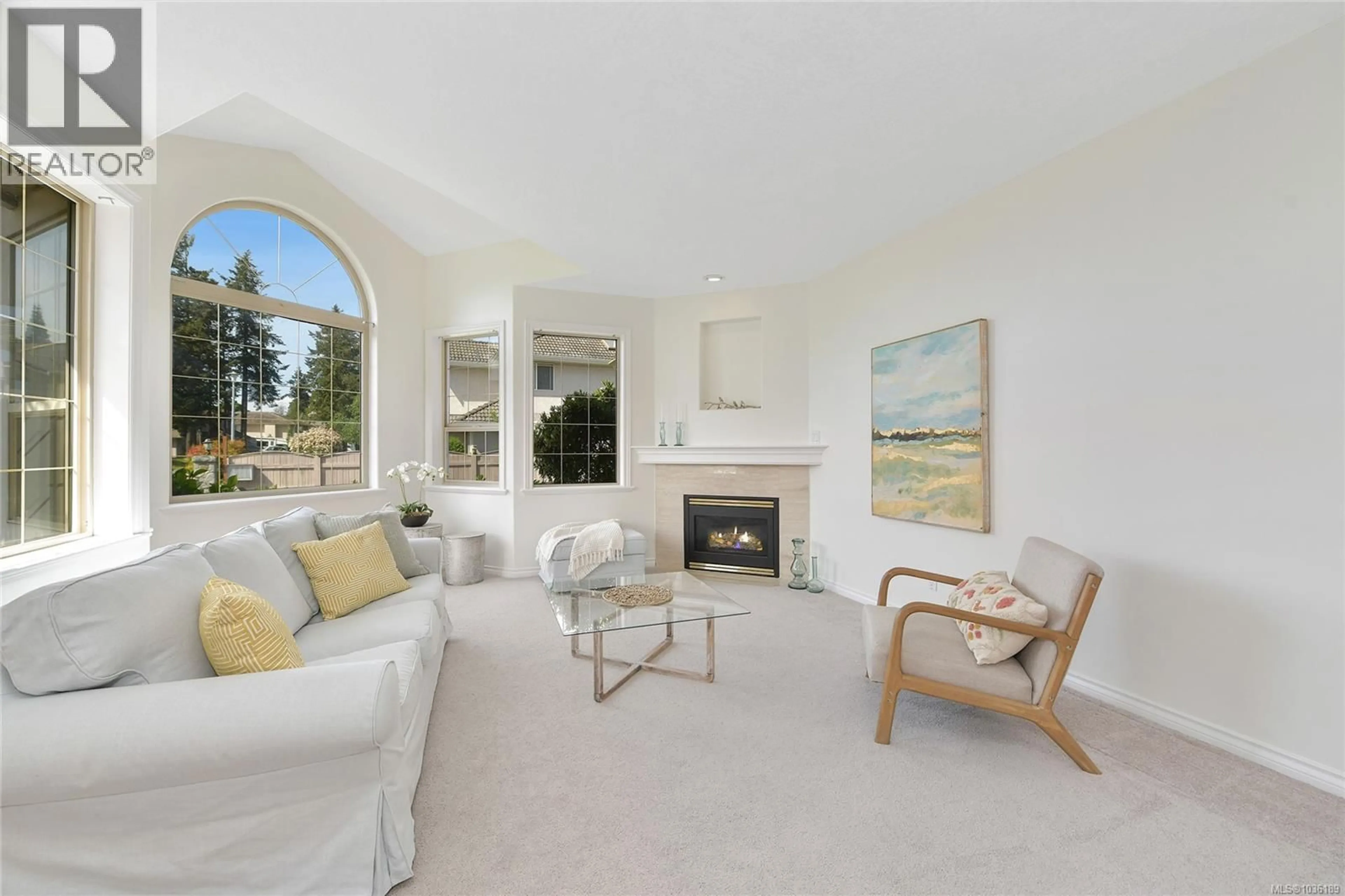 Living room with furniture, unknown for 6243 TAYLER COURT, Central Saanich British Columbia V8Z7K6