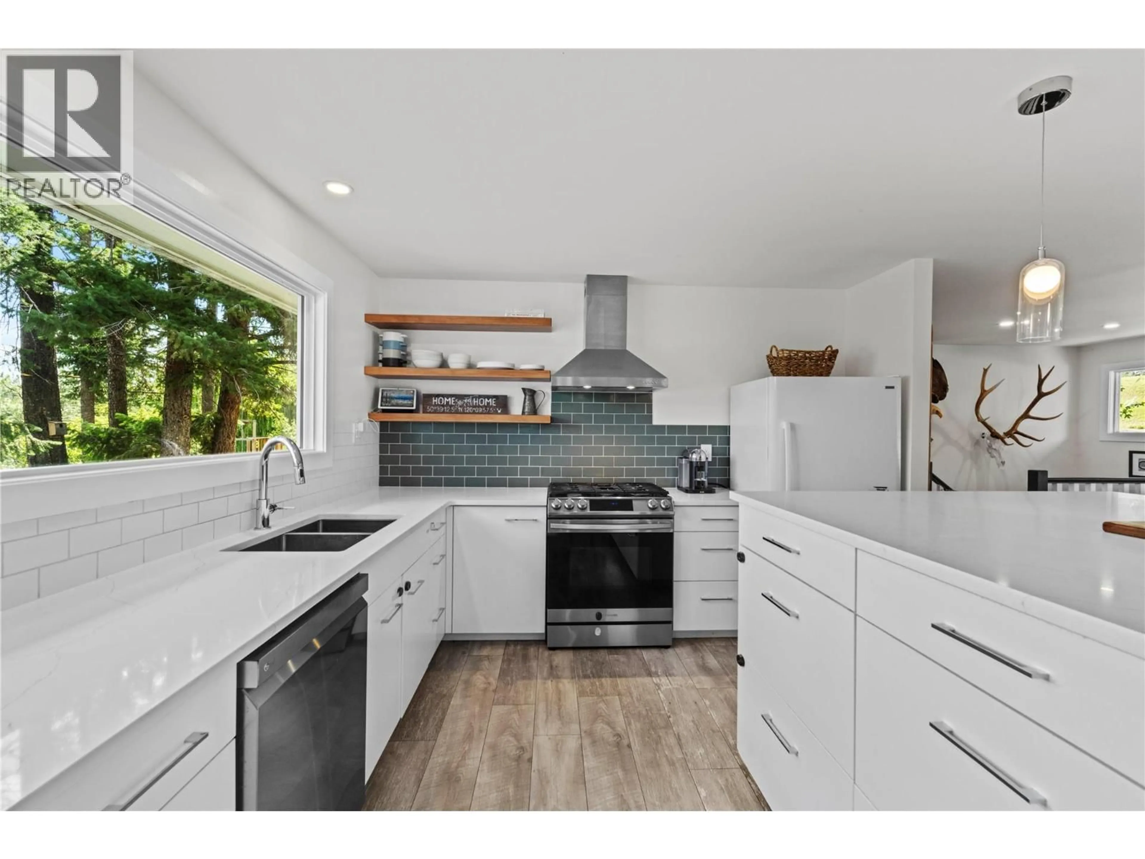 Open concept kitchen, ceramic/tile floor for 1254 FOXWOOD LANE, Kamloops British Columbia V2C5E3