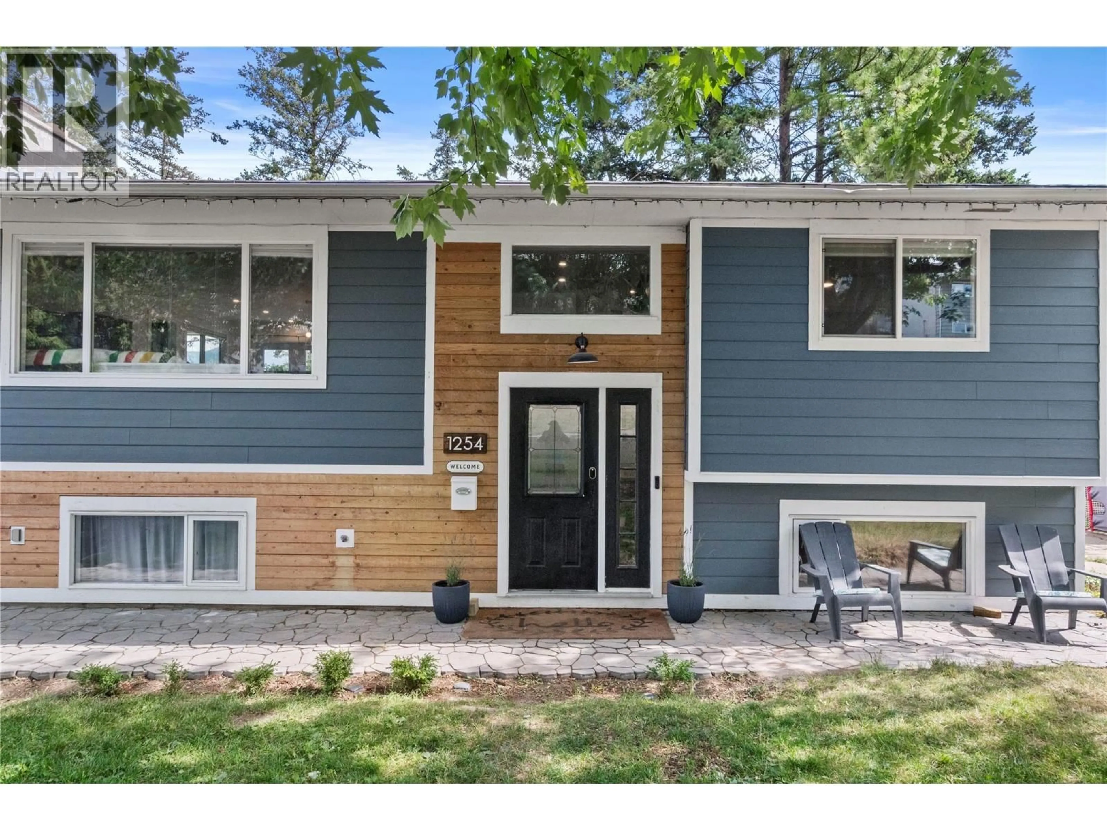 Home with vinyl exterior material, street for 1254 FOXWOOD LANE, Kamloops British Columbia V2C5E3