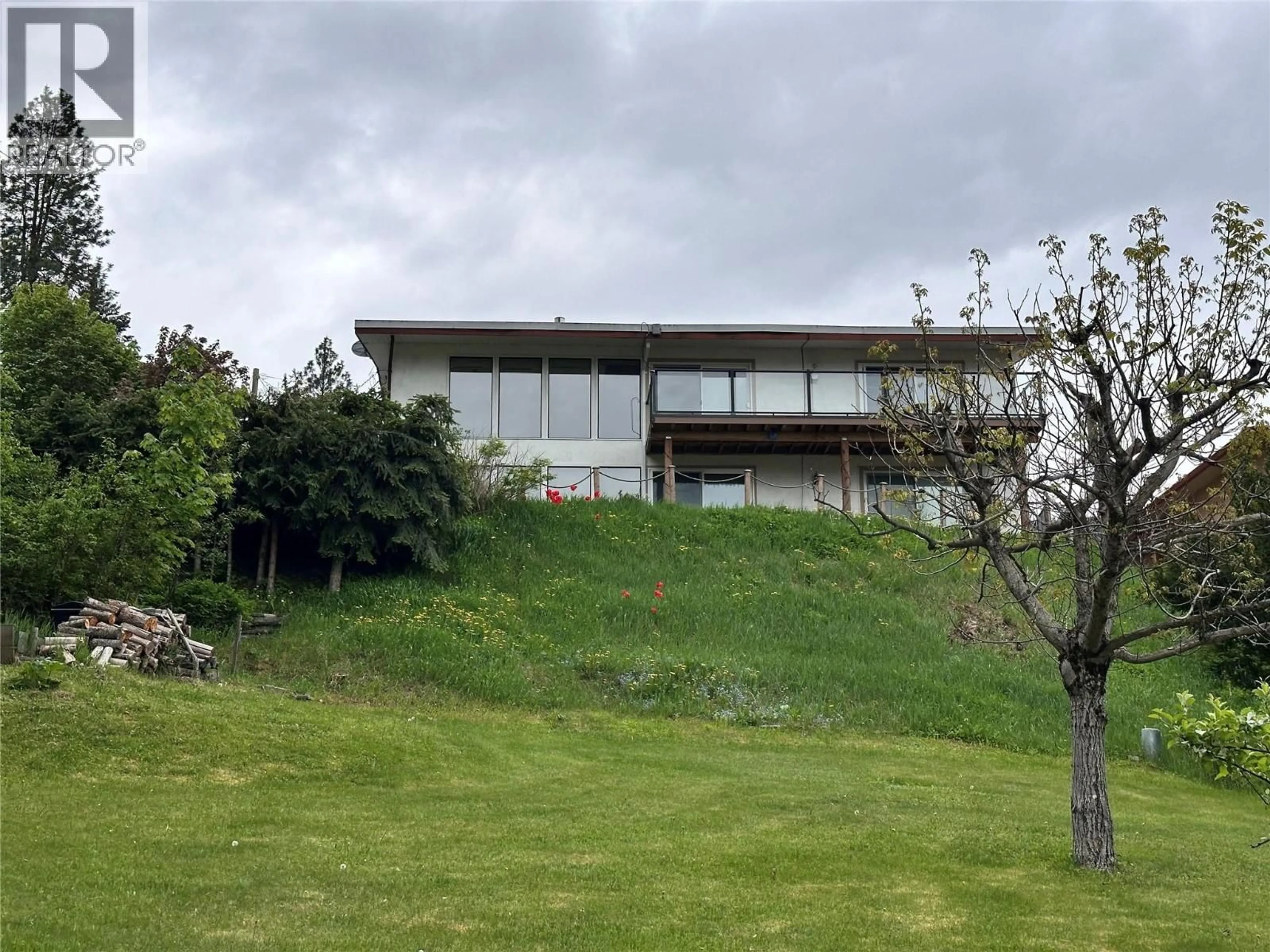 A pic from outside/outdoor area/front of a property/back of a property/a pic from drone, building for 1681 12 AVENUE SOUTHEAST, Salmon Arm British Columbia V1E2E4
