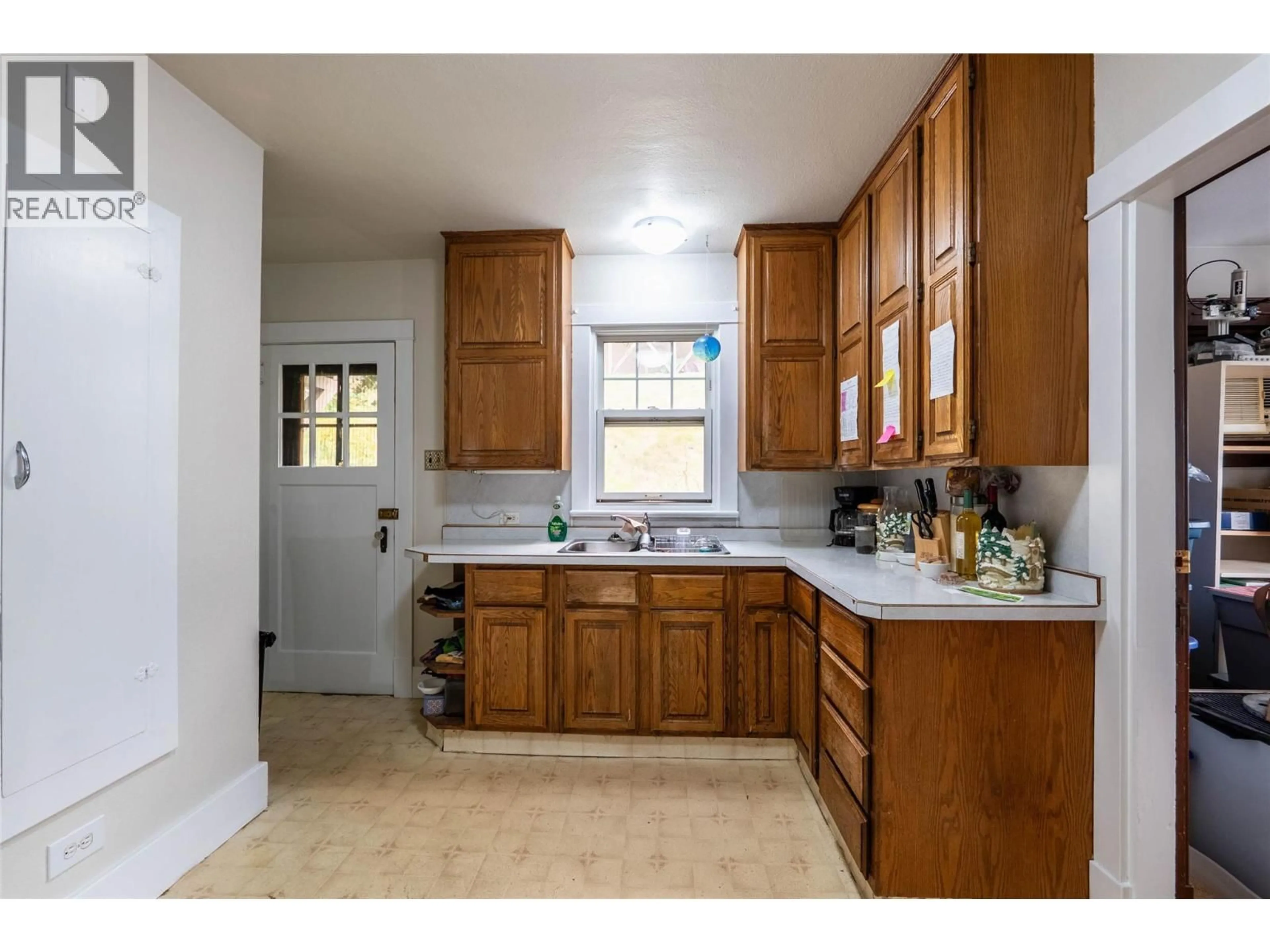 Standard kitchen, ceramic/tile floor for 220-222 VERNON STREET, Nelson British Columbia V1L4E2