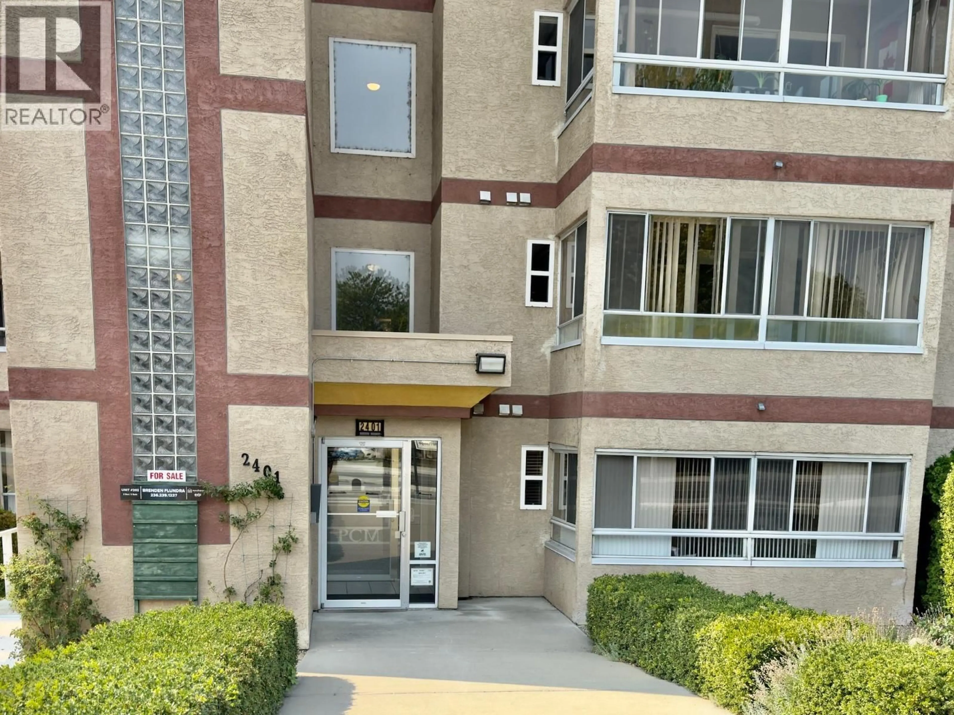 Indoor foyer for 204 - 2401 SOUTH MAIN STREET, Penticton British Columbia V2A5J1