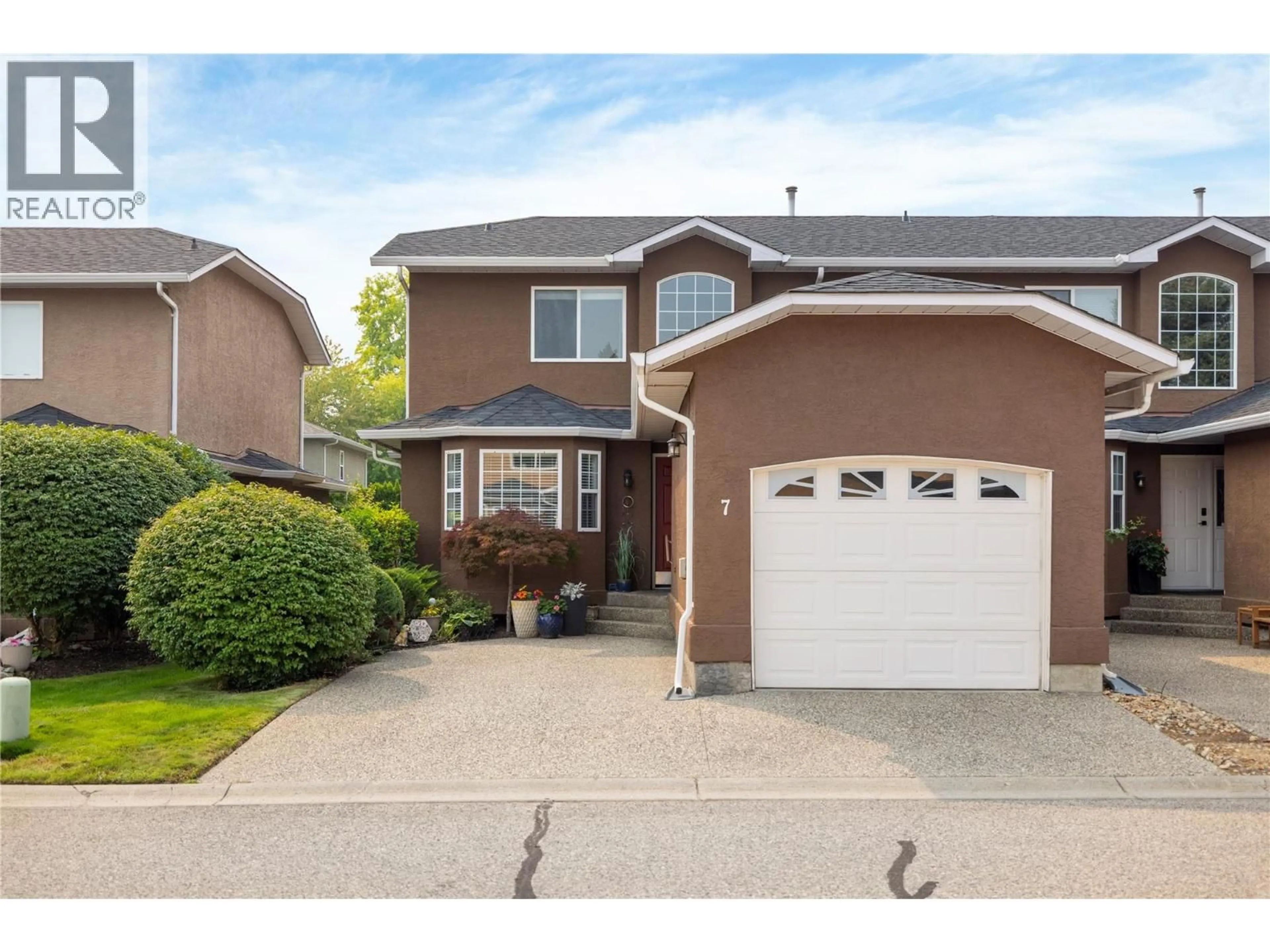 Home with vinyl exterior material, street for 7 - 535 GLENMEADOWS ROAD, Kelowna British Columbia V1V1X7