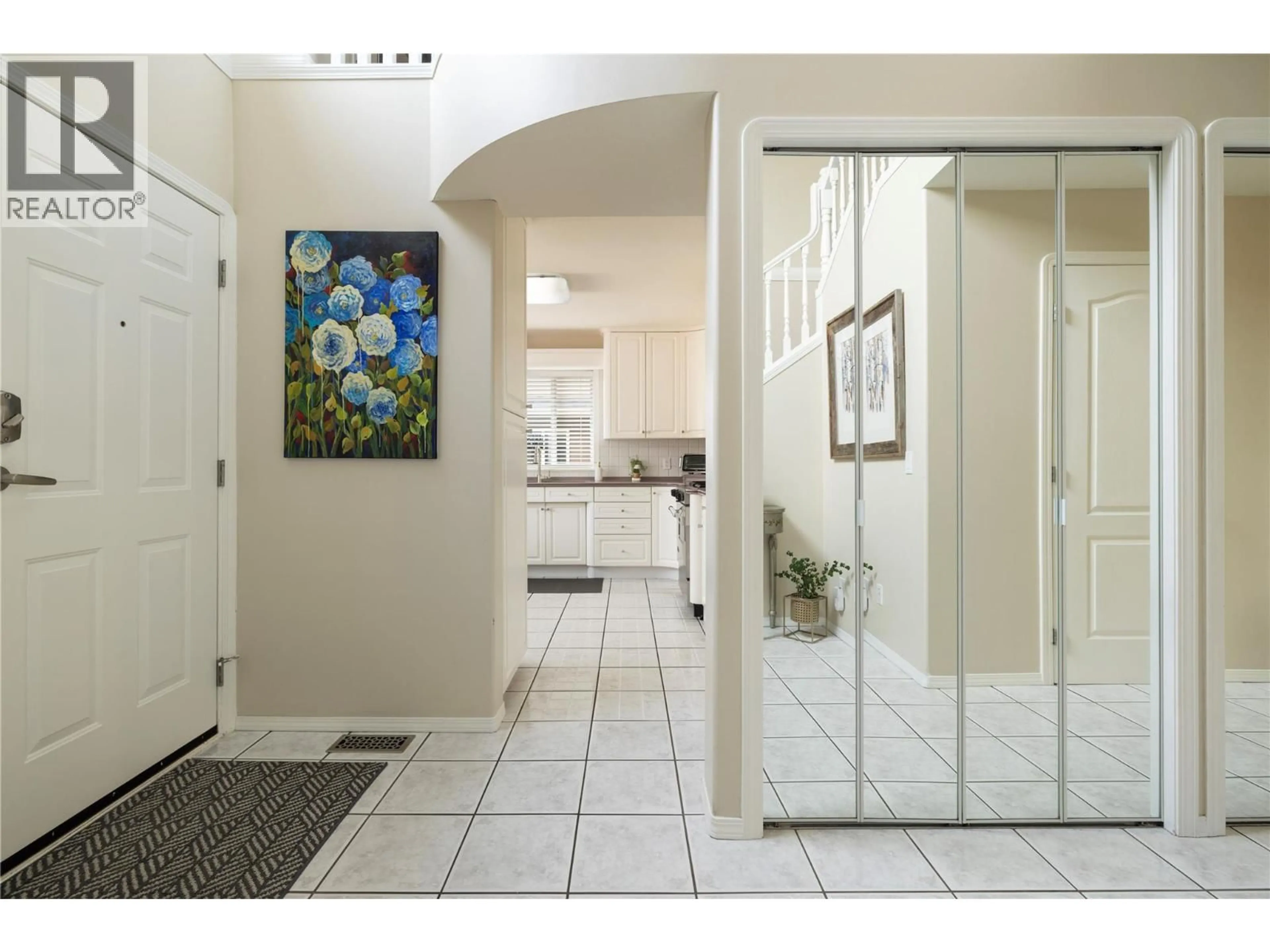 Indoor entryway for 7 - 535 GLENMEADOWS ROAD, Kelowna British Columbia V1V1X7