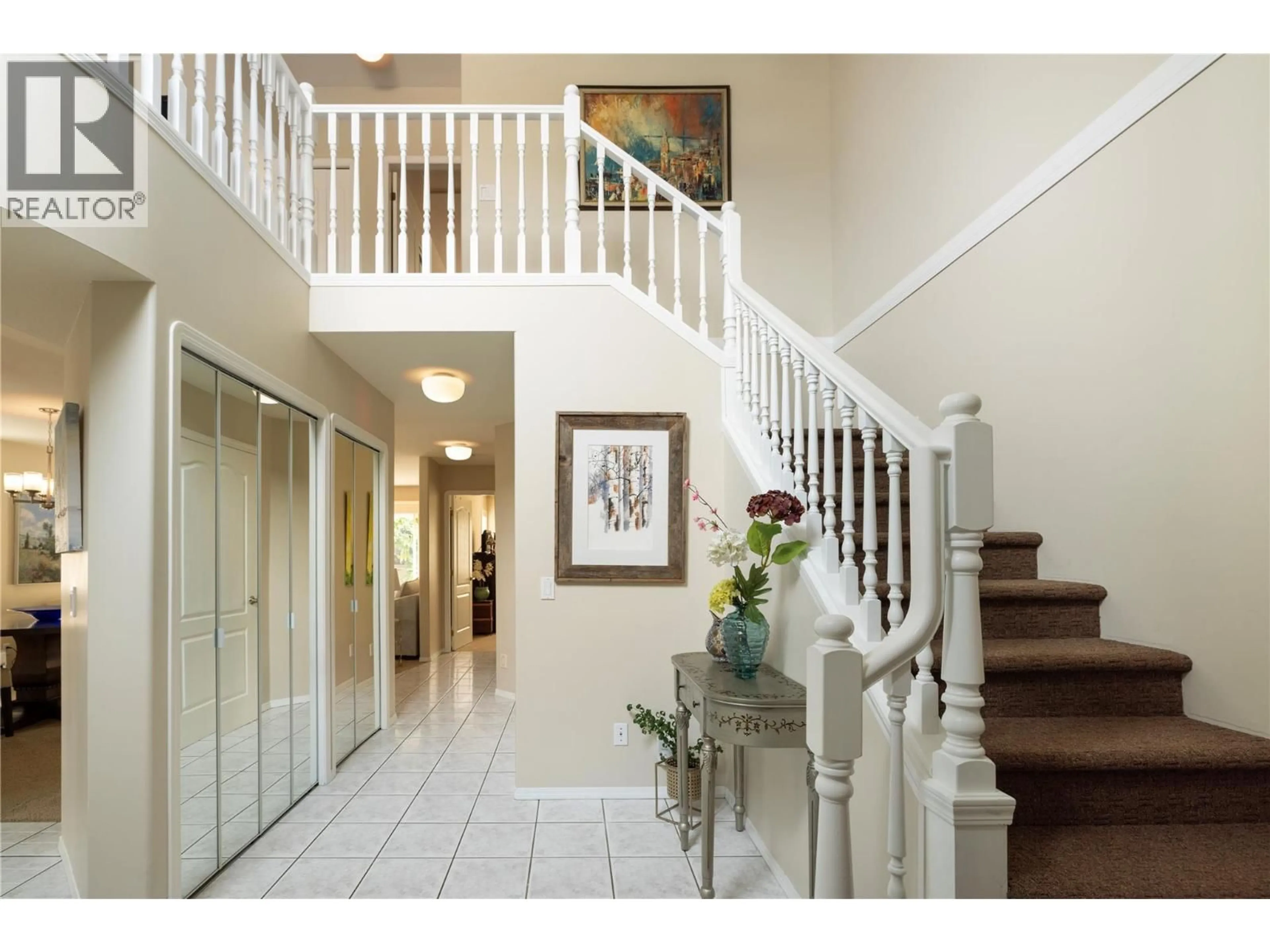 Indoor foyer for 7 - 535 GLENMEADOWS ROAD, Kelowna British Columbia V1V1X7