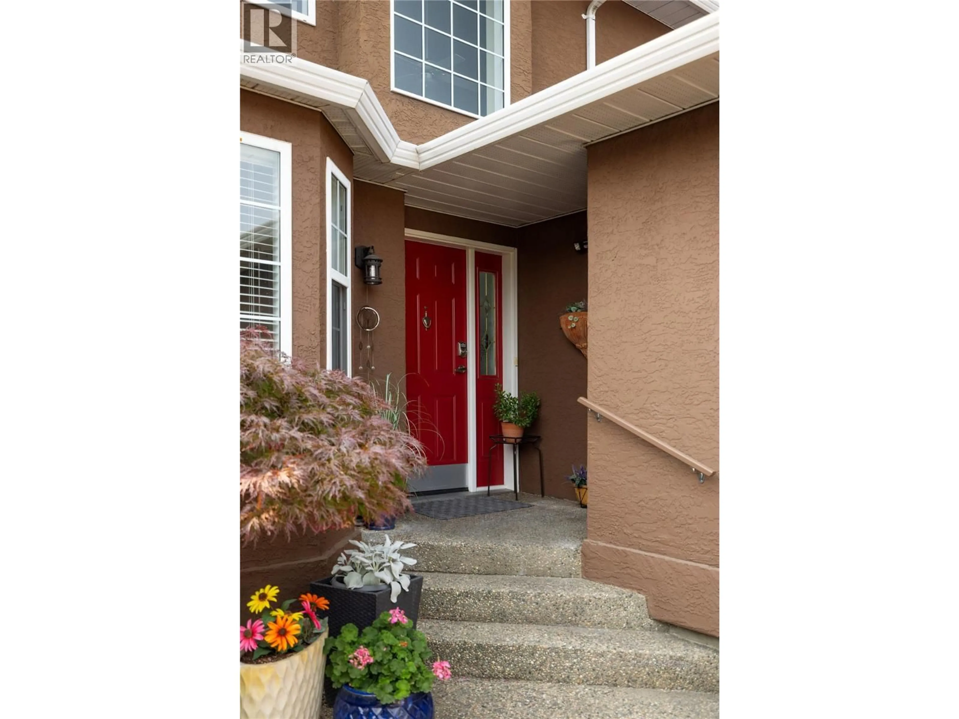 Indoor entryway for 7 - 535 GLENMEADOWS ROAD, Kelowna British Columbia V1V1X7