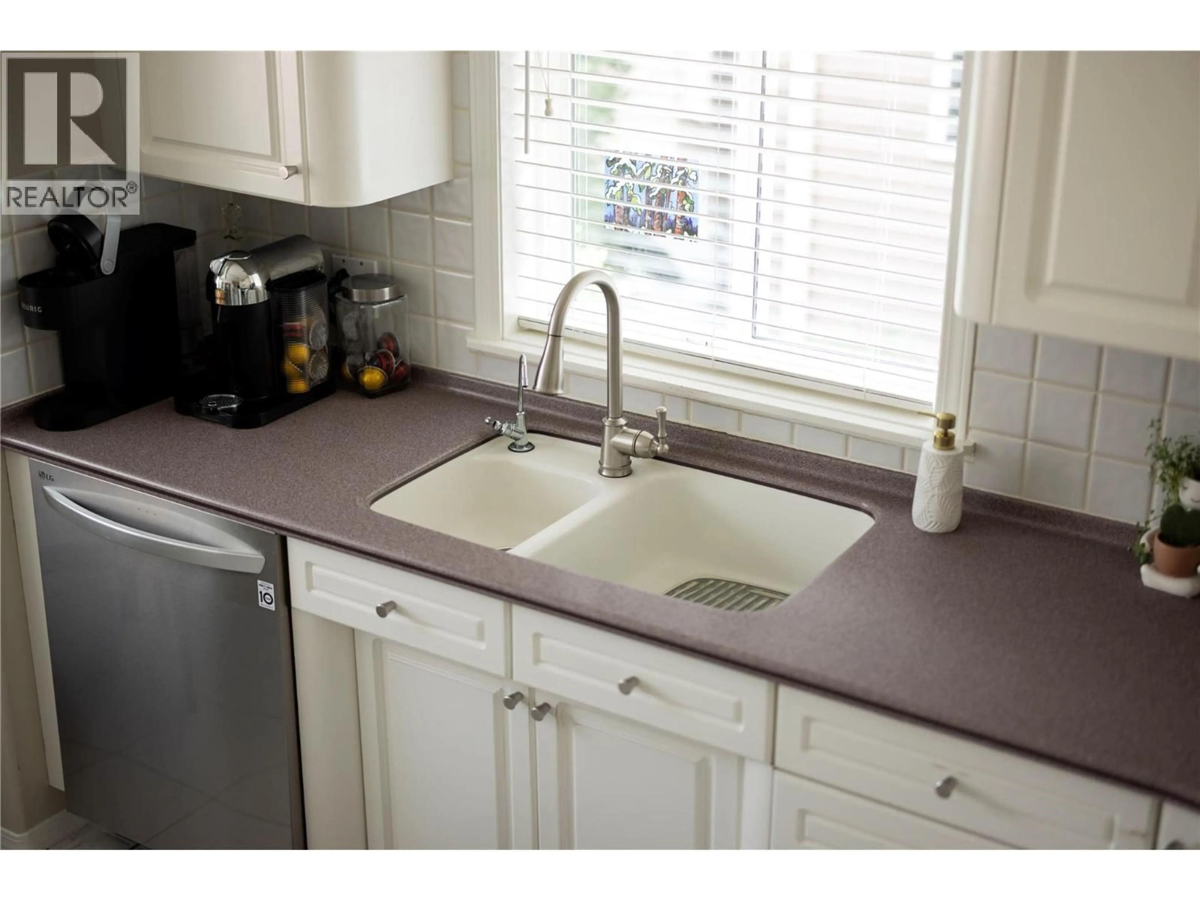 Standard kitchen, ceramic/tile floor for 7 - 535 GLENMEADOWS ROAD, Kelowna British Columbia V1V1X7