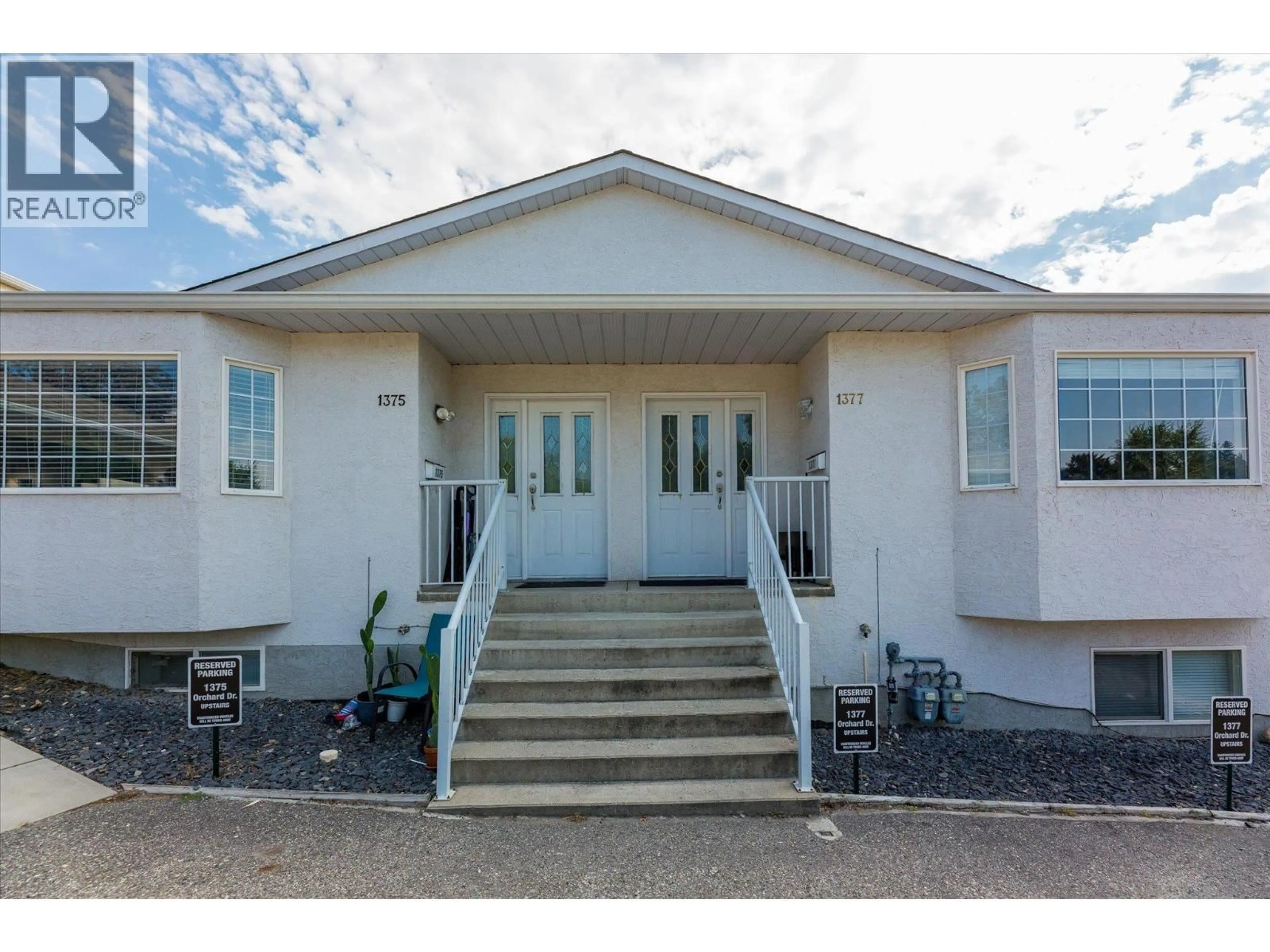 Home with vinyl exterior material, unknown for 1375 ORCHARD DRIVE, Kelowna British Columbia V1Y3V1