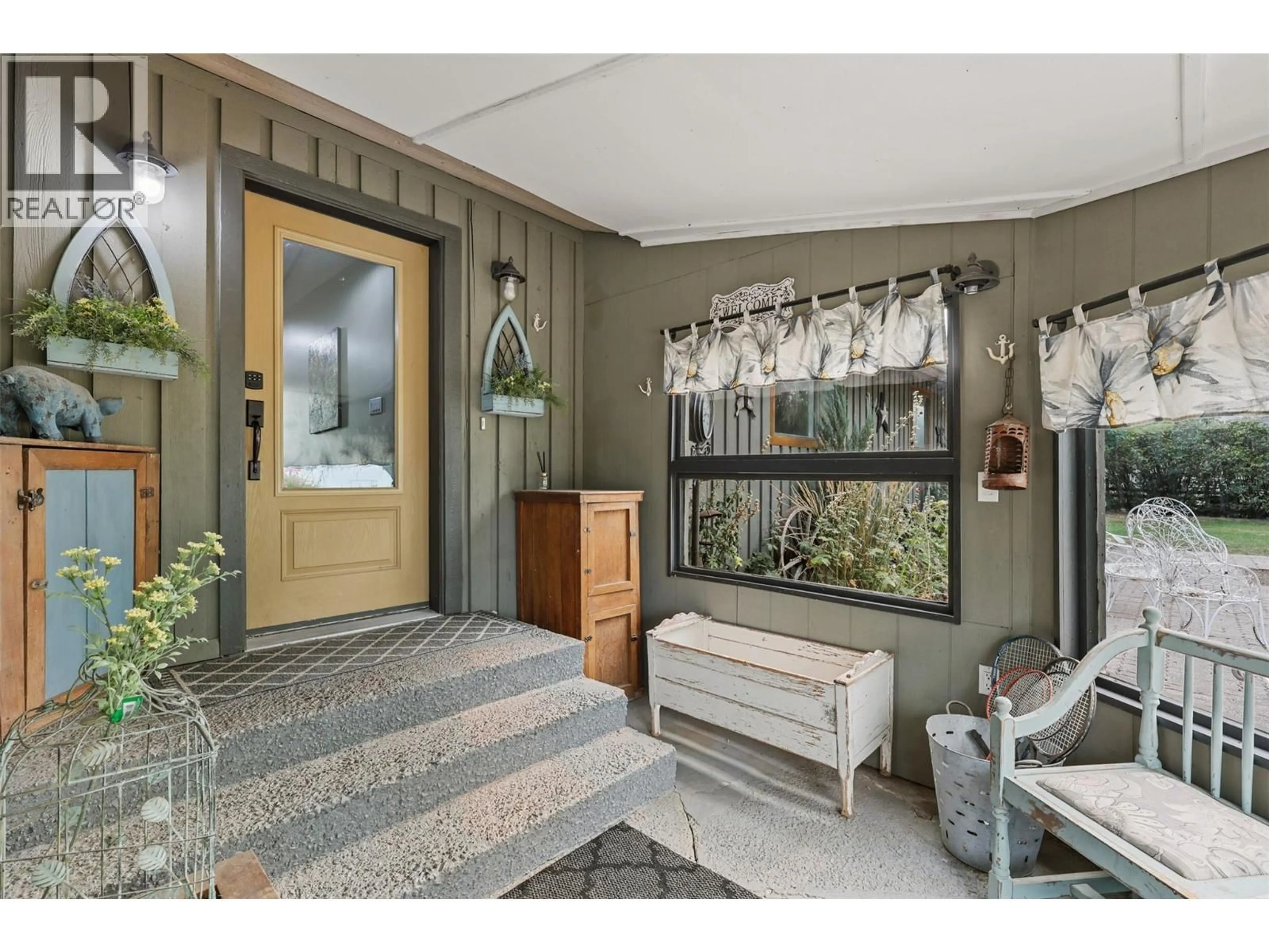 Indoor entryway for 1580 MONTE CREEK ROAD, Kamloops British Columbia V0E2M0